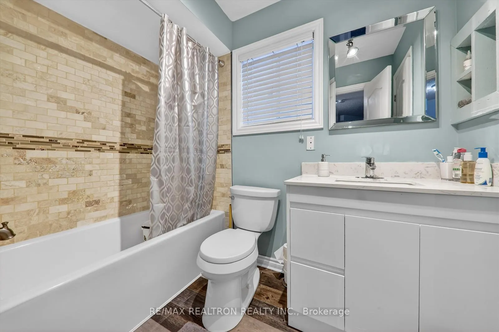 Photo 21 of 14 Sinden Drive, Whitby, Brooklin — HOMEH