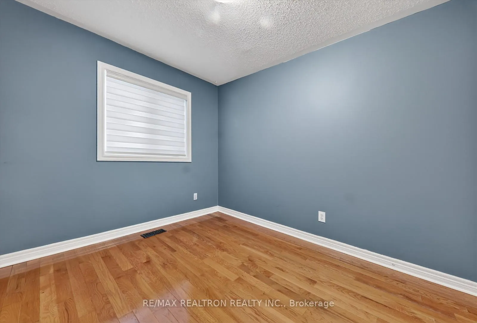 Photo 22 of 14 Sinden Drive, Whitby, Brooklin — HOMEH