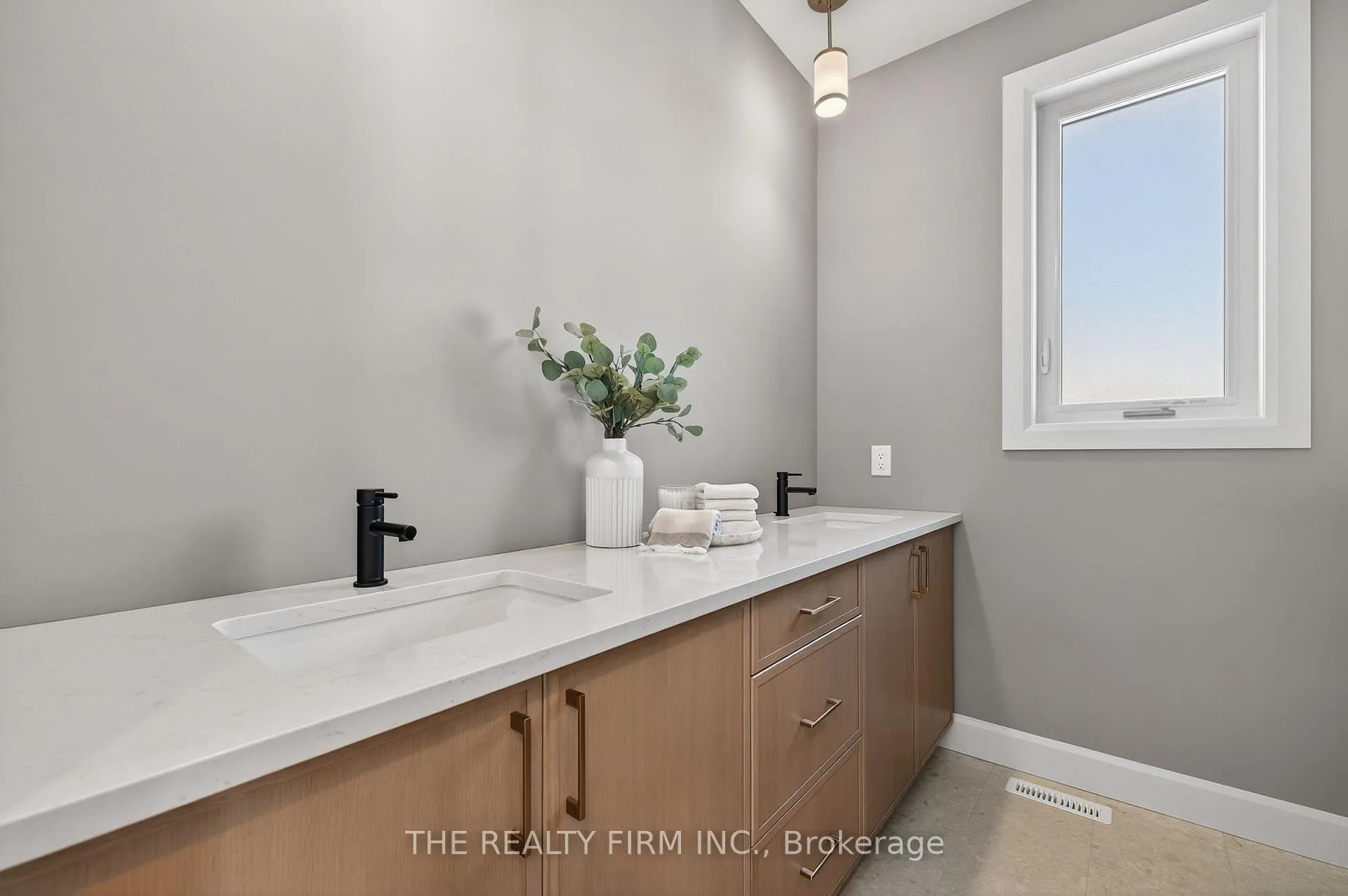 Photo 22 of 285 King Street, Southwest Middlesex, Glencoe — HOMEH