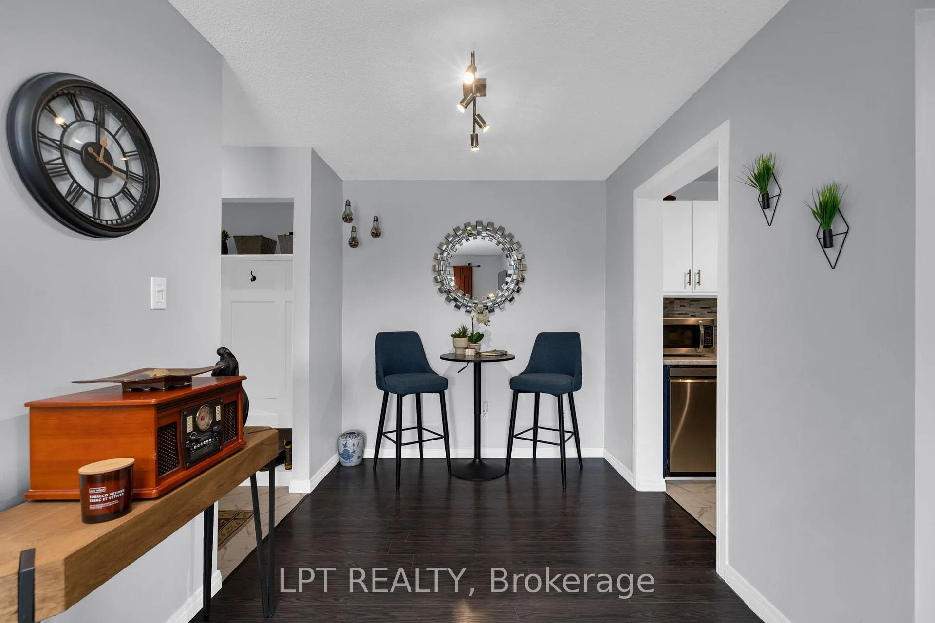 Photo 4 of Unit E11, 167 Edgehill Drive, Barrie, Letitia Heights — HOMEH