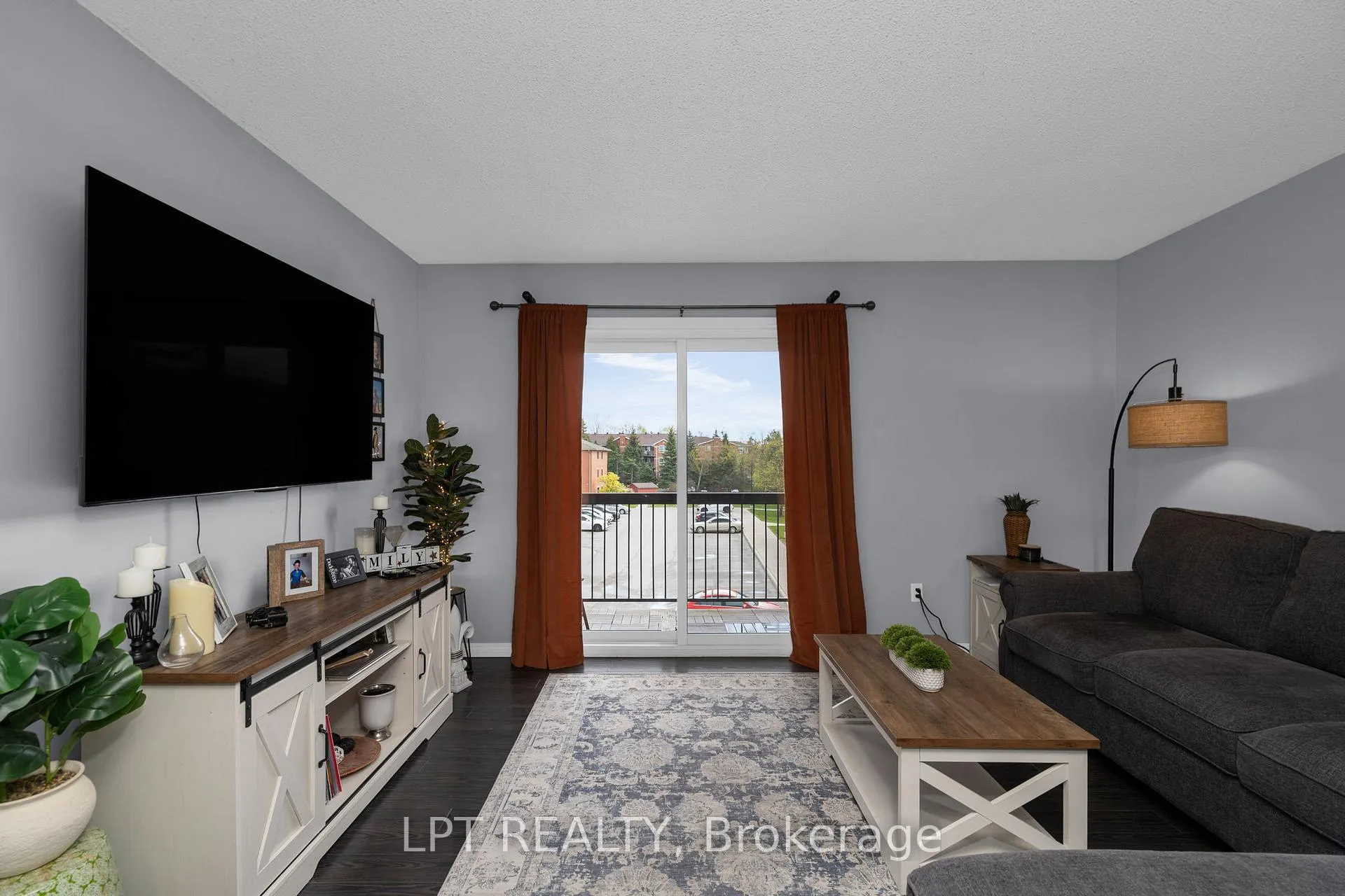 Photo 5 of Unit E11, 167 Edgehill Drive, Barrie, Letitia Heights — HOMEH