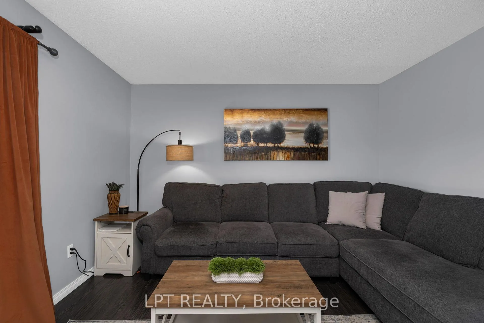 Photo 8 of Unit E11, 167 Edgehill Drive, Barrie, Letitia Heights — HOMEH