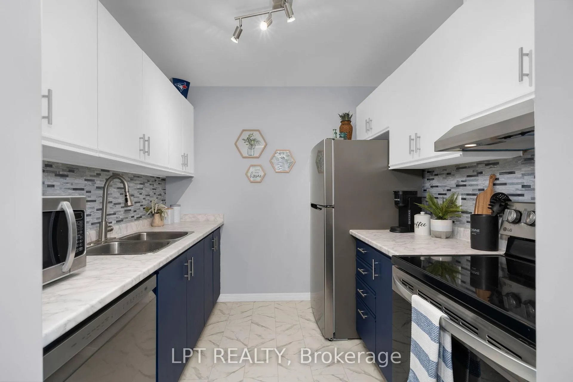 Photo 9 of Unit E11, 167 Edgehill Drive, Barrie, Letitia Heights — HOMEH