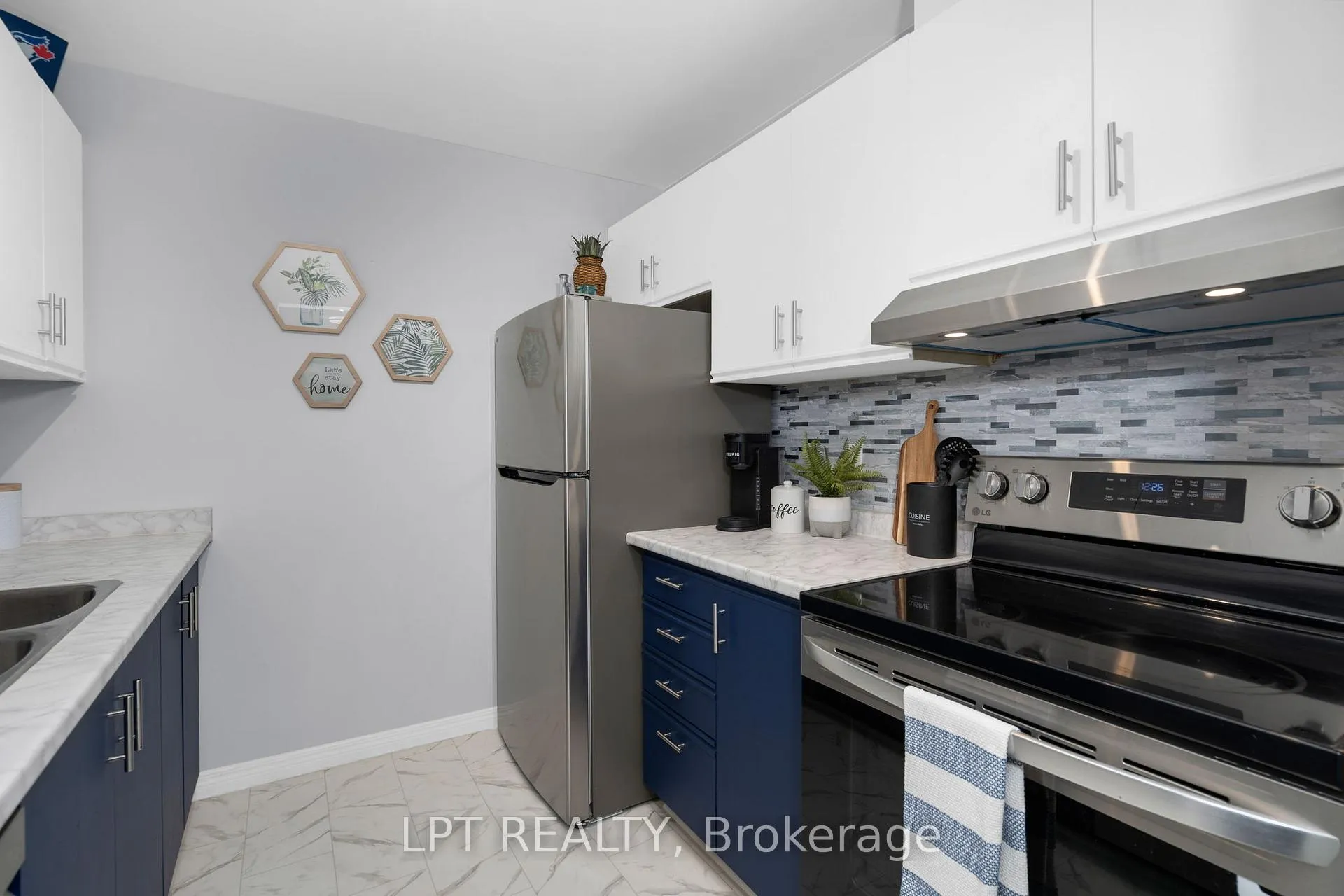 Photo 10 of Unit E11, 167 Edgehill Drive, Barrie, Letitia Heights — HOMEH