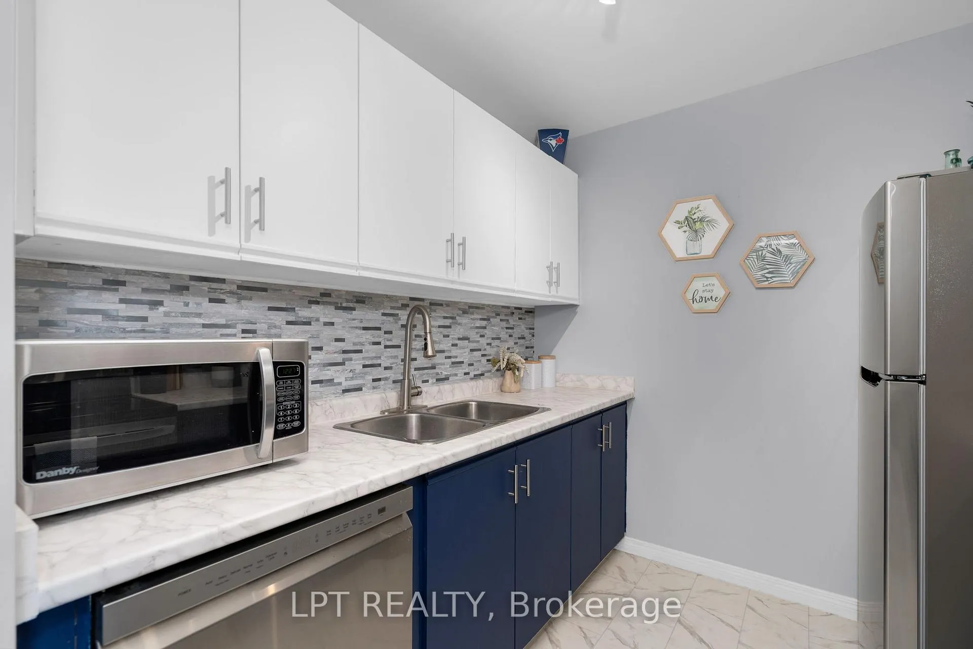 Photo 11 of Unit E11, 167 Edgehill Drive, Barrie, Letitia Heights — HOMEH