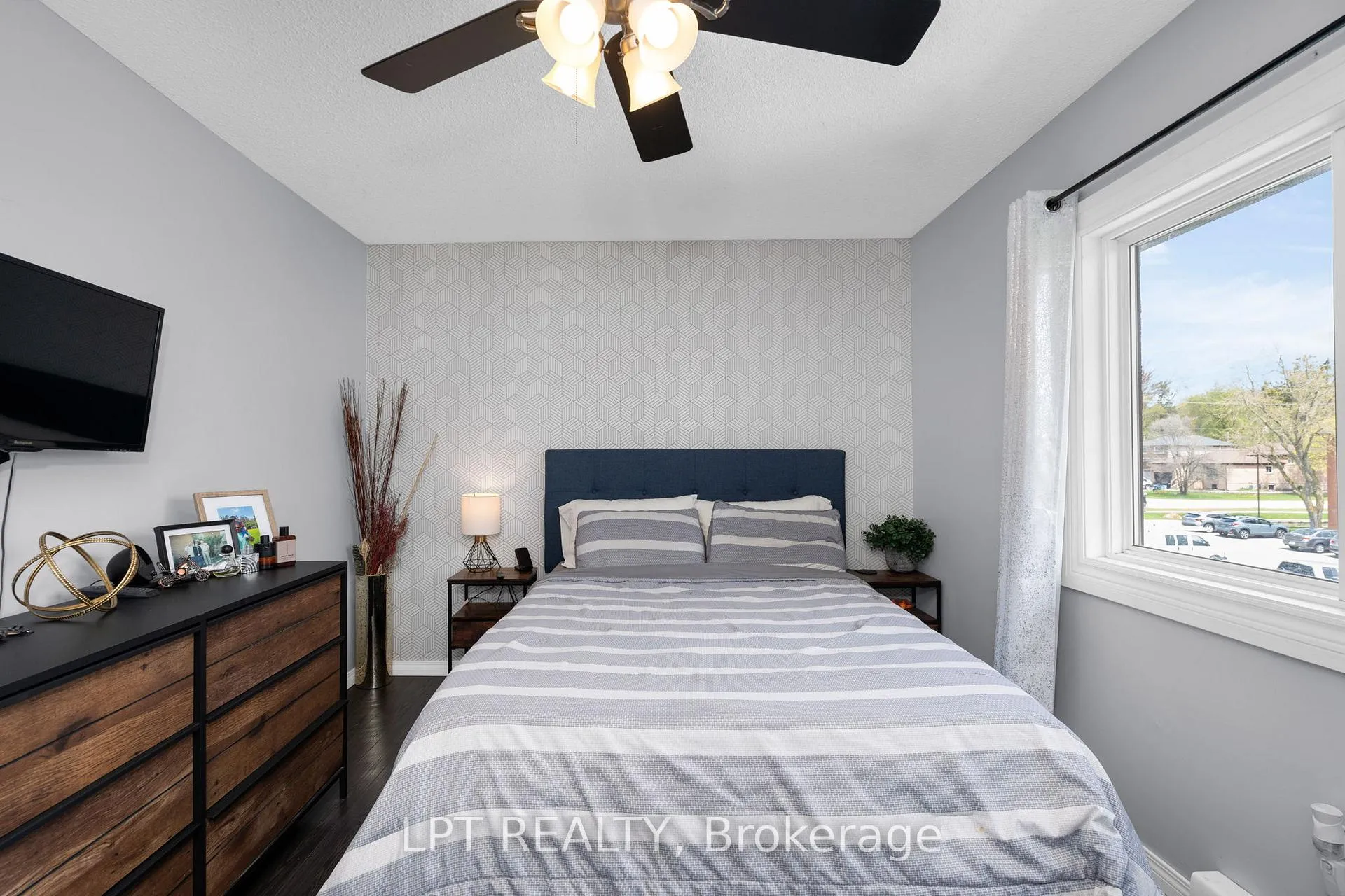 Photo 13 of Unit E11, 167 Edgehill Drive, Barrie, Letitia Heights — HOMEH