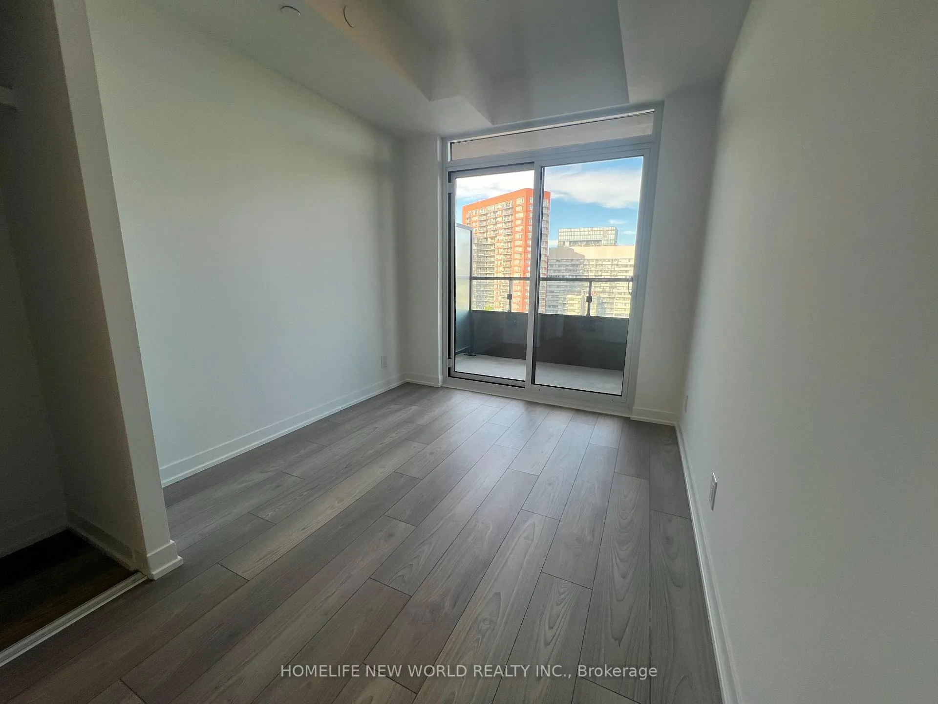 Photo 5 of Unit 811, 285 Dufferin Street, Toronto, South Parkdale — HOMEH