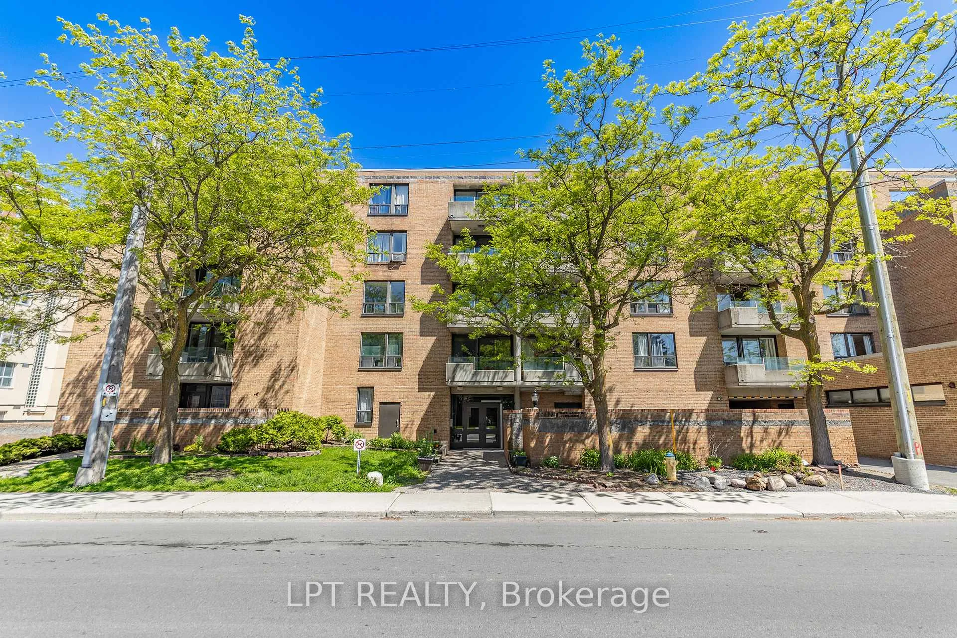 Front of Unit 206, 1177 Belanger Avenue