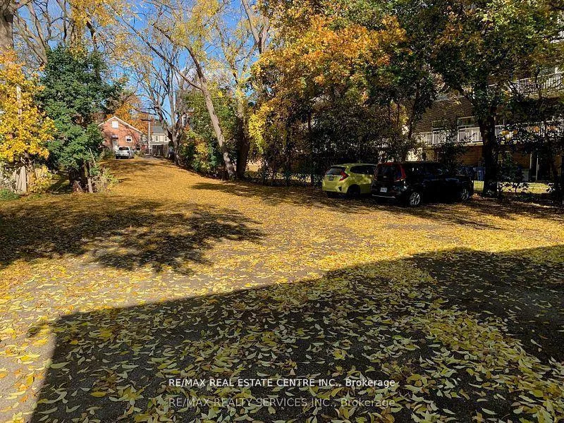 Photo 3 of Unit B, 24 Nelson Street, Brampton, Downtown Brampton — HOMEH