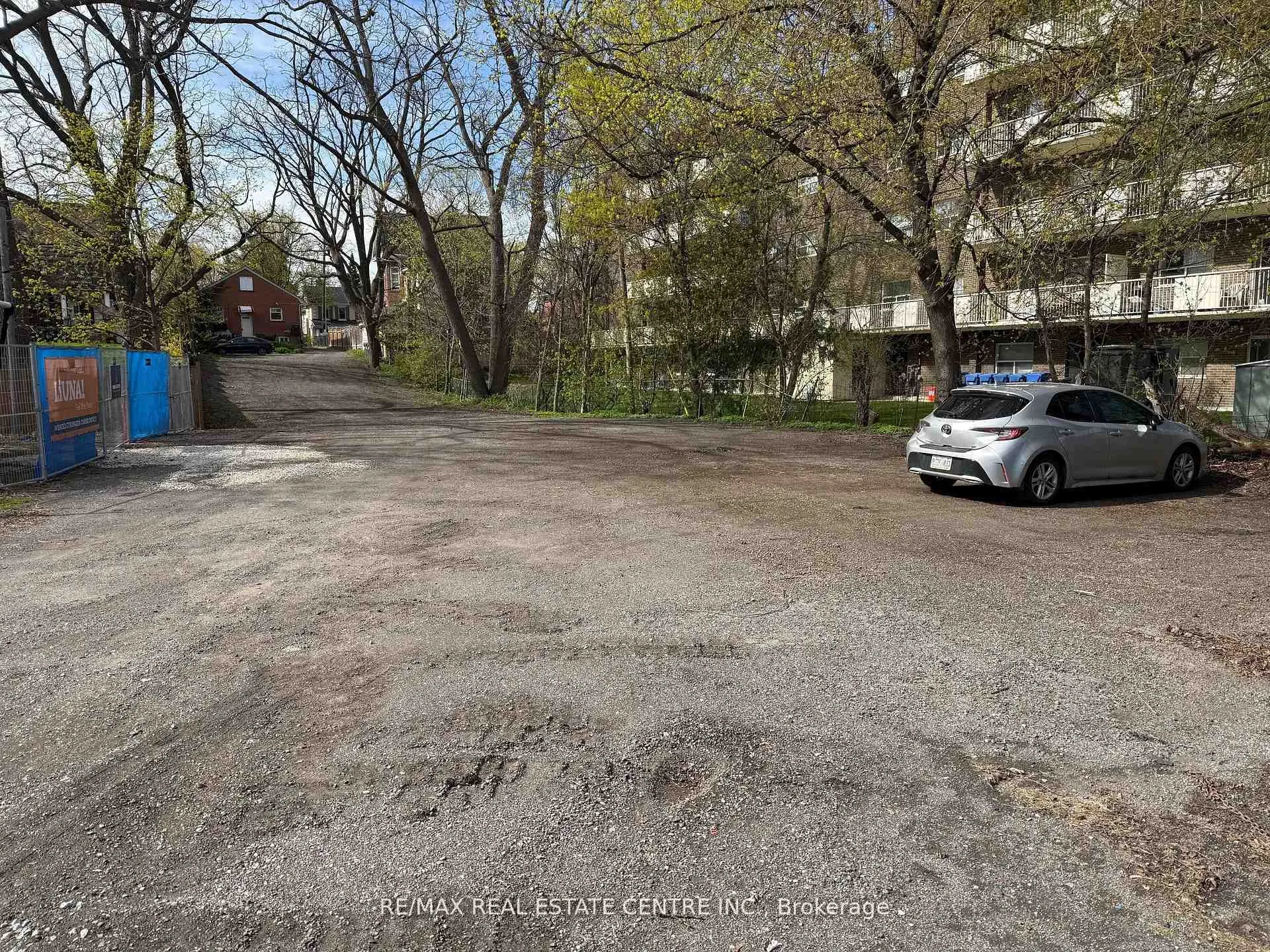 Photo 6 of Unit B, 24 Nelson Street, Brampton, Downtown Brampton — HOMEH
