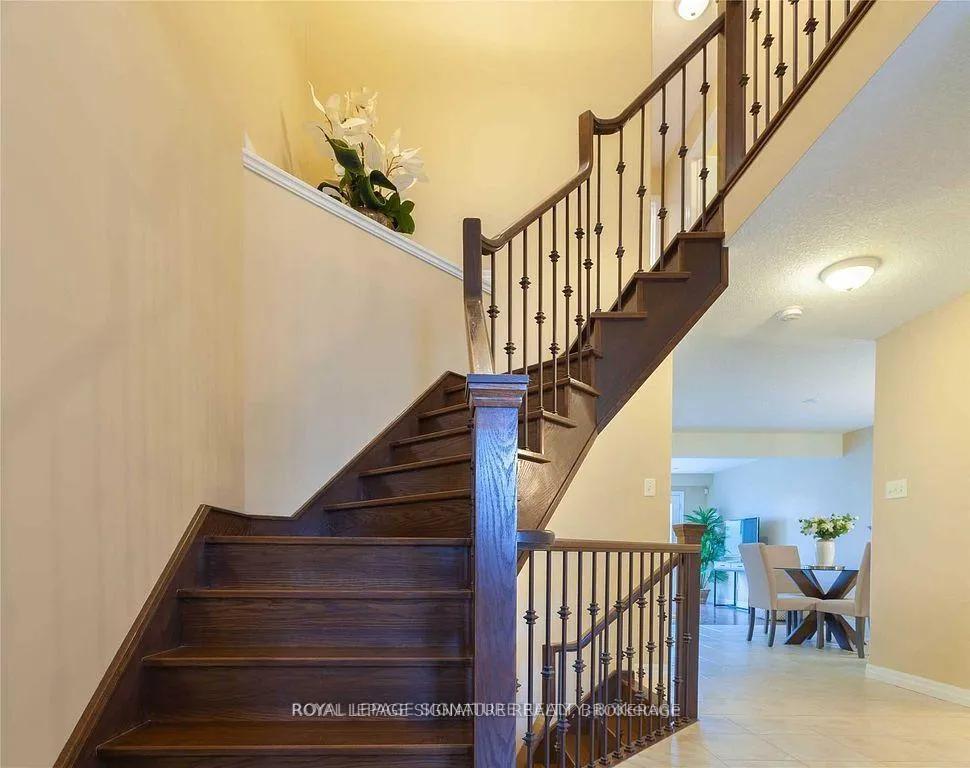 Photo 4 of 523 Windflower Crescent, Kitchener — HOMEH