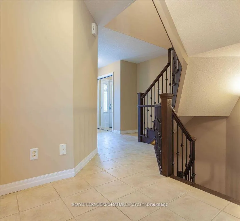 Photo 5 of 523 Windflower Crescent, Kitchener — HOMEH