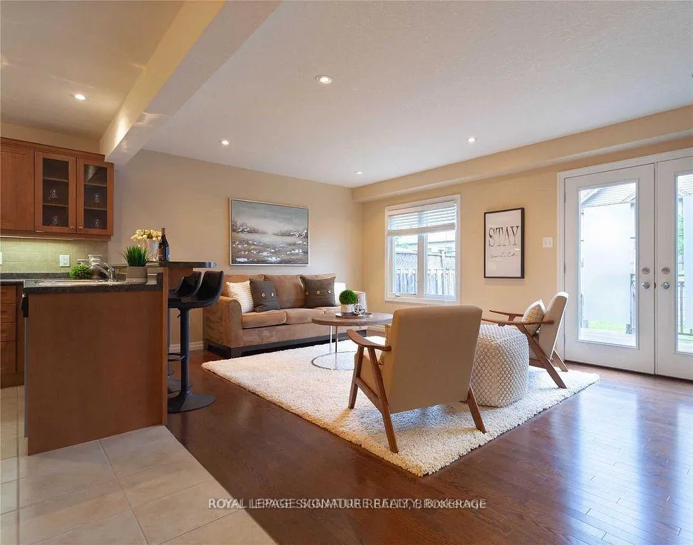 Photo 10 of 523 Windflower Crescent, Kitchener — HOMEH