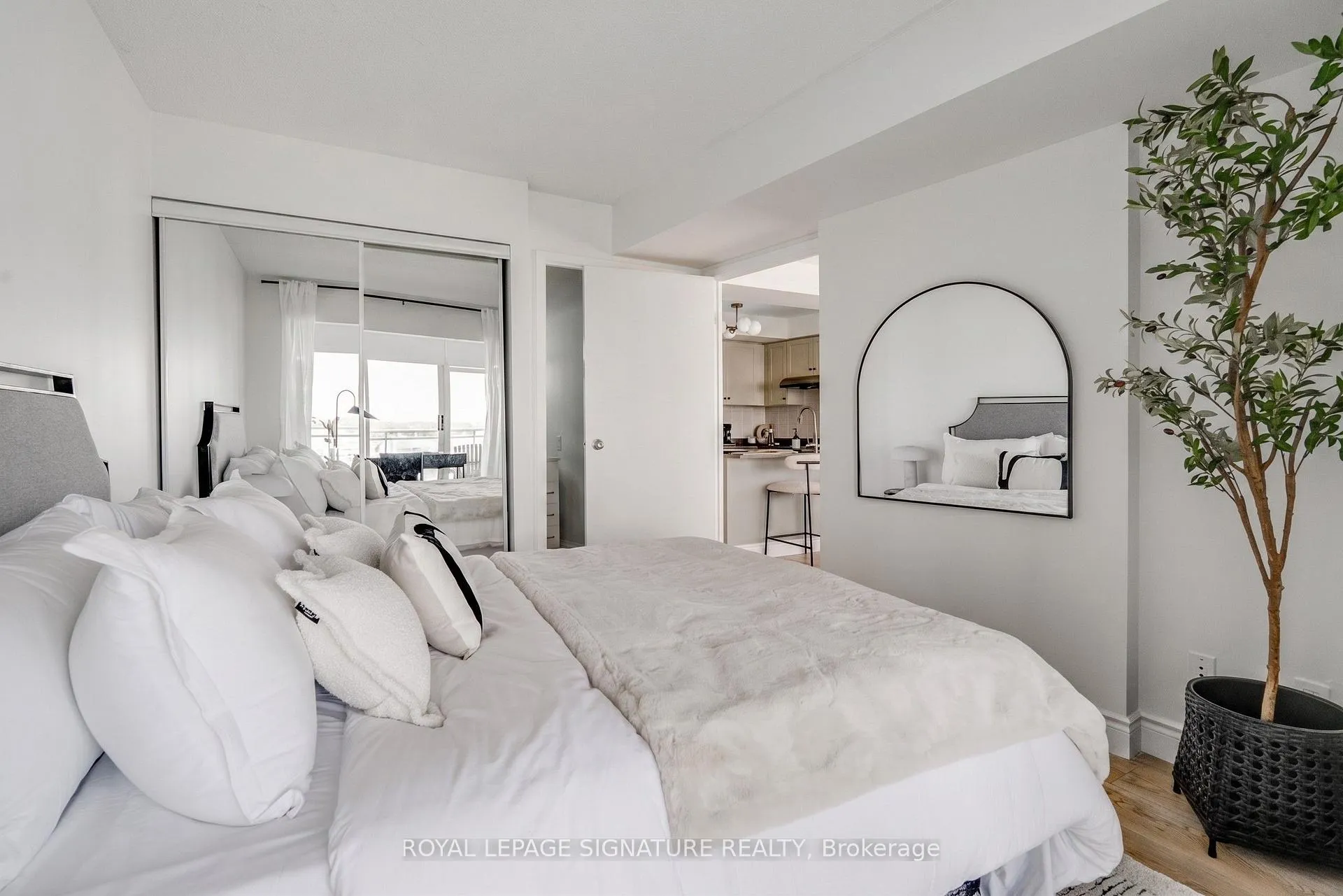 Photo 11 of Unit 1007, 650 Queens Quay W, Toronto, Waterfront Communities — HOMEH
