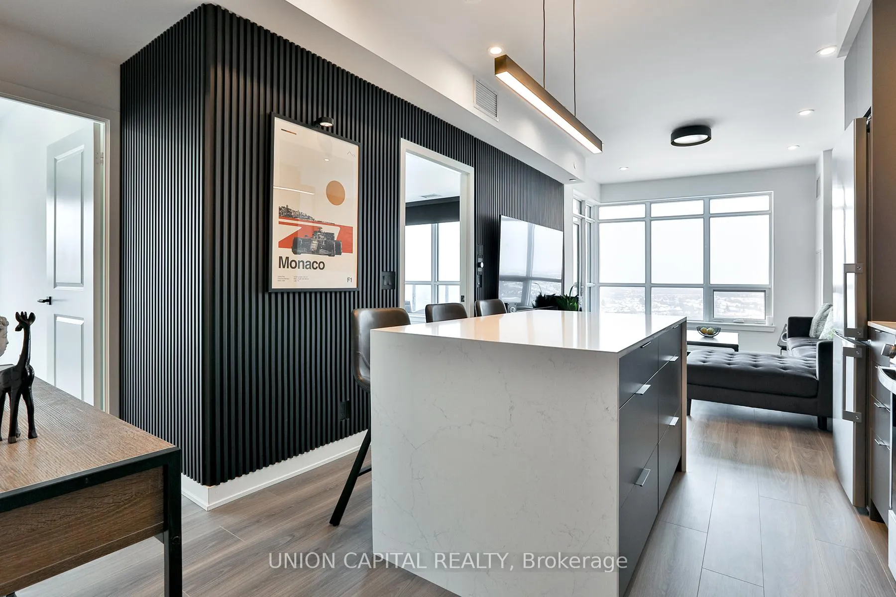Photo 2 of Unit 1002, 30 Upper Mall Way, Vaughan, Brownridge — HOMEH