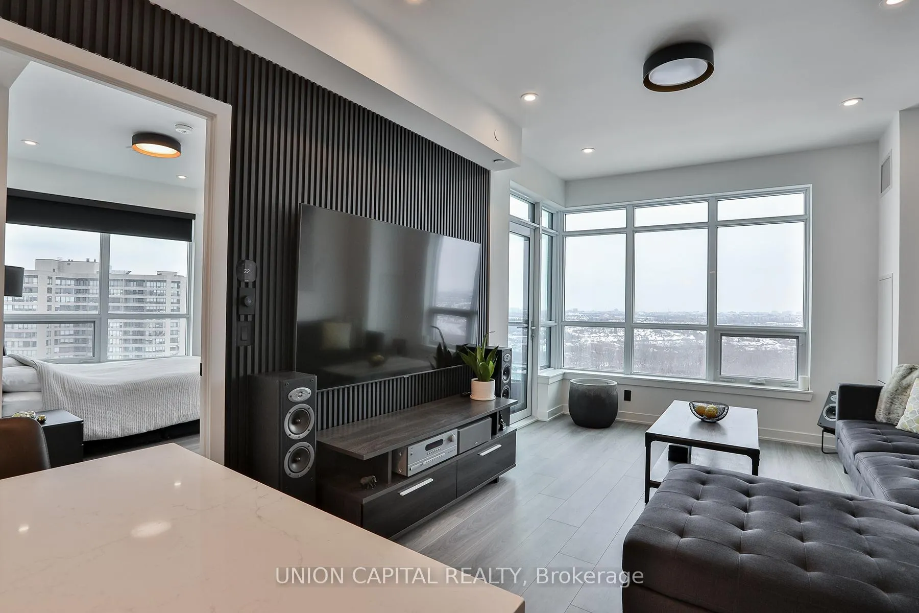 Photo 4 of Unit 1002, 30 Upper Mall Way, Vaughan, Brownridge — HOMEH