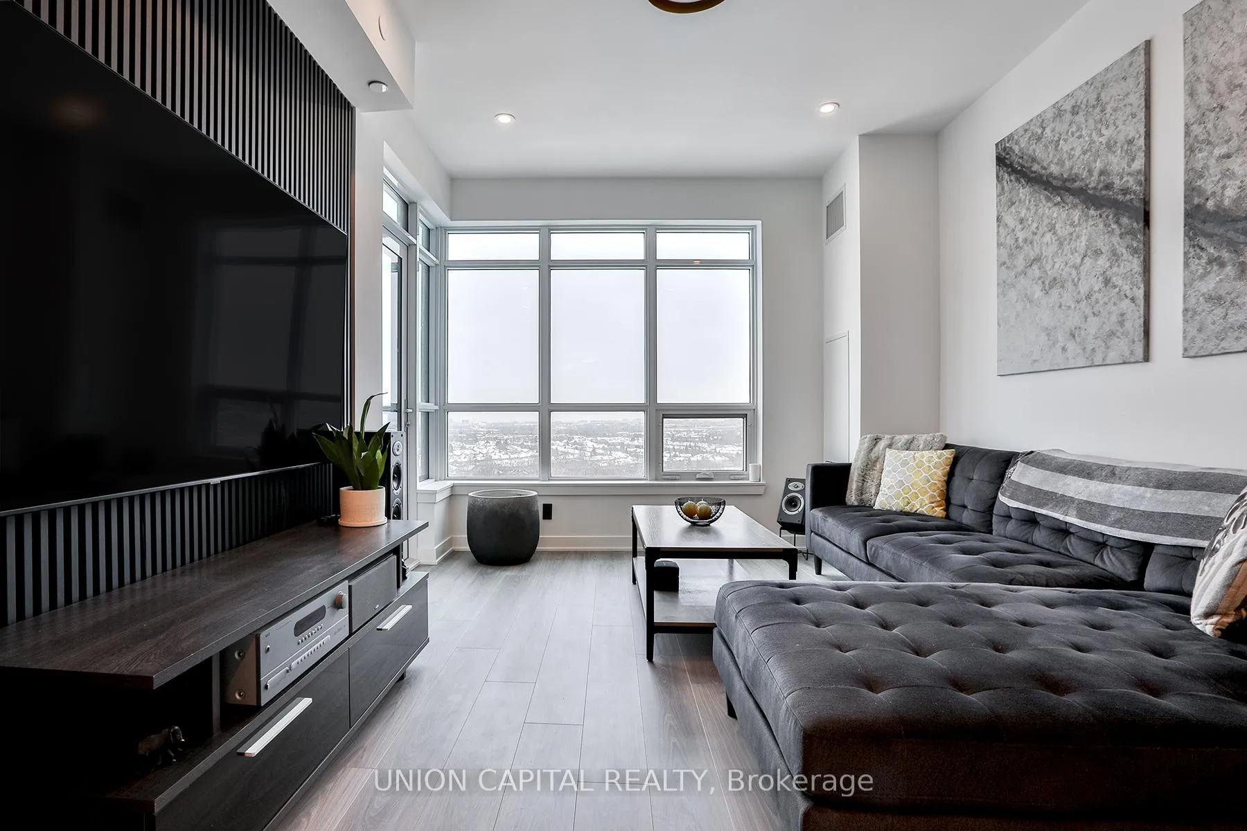 Photo 5 of Unit 1002, 30 Upper Mall Way, Vaughan, Brownridge — HOMEH