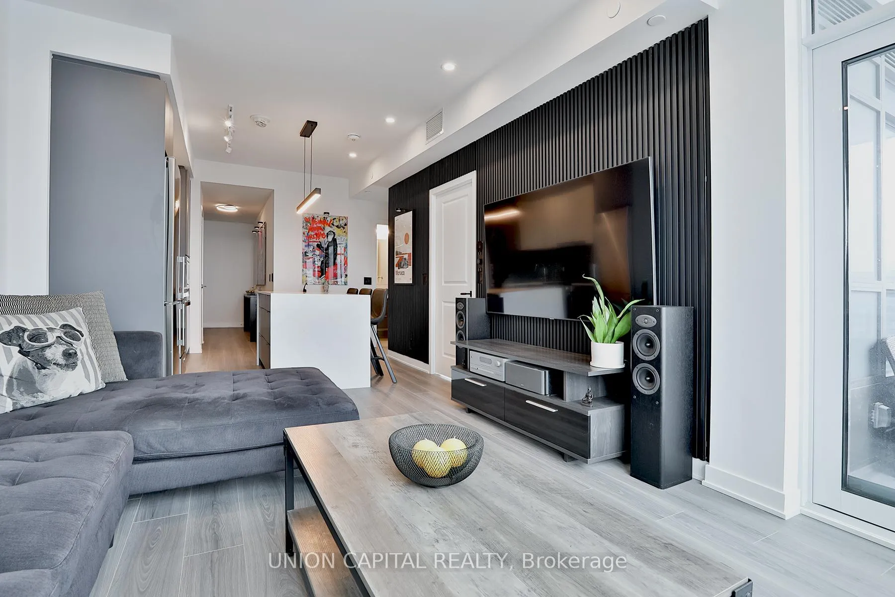 Photo 6 of Unit 1002, 30 Upper Mall Way, Vaughan, Brownridge — HOMEH