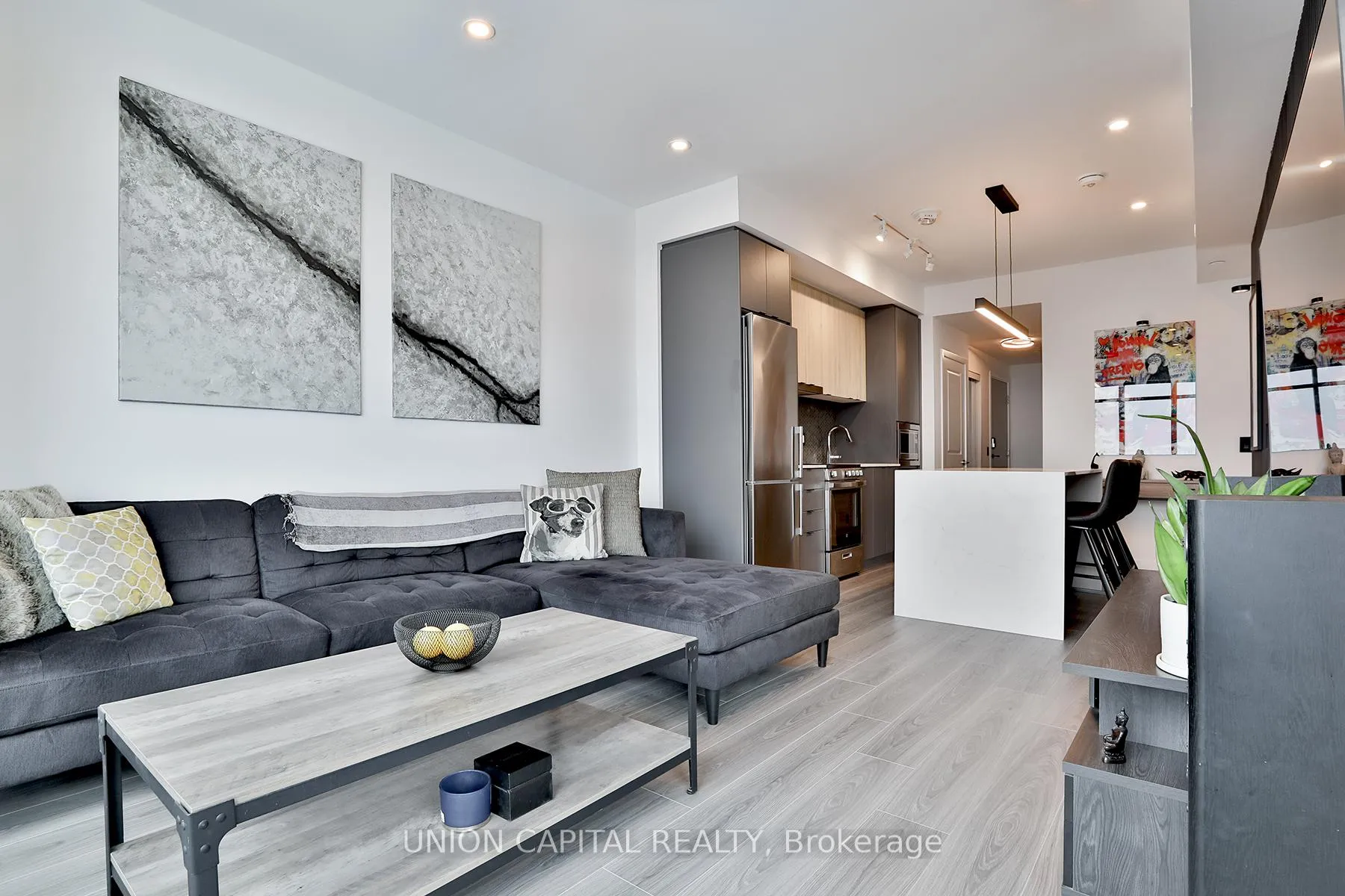 Photo 9 of Unit 1002, 30 Upper Mall Way, Vaughan, Brownridge — HOMEH
