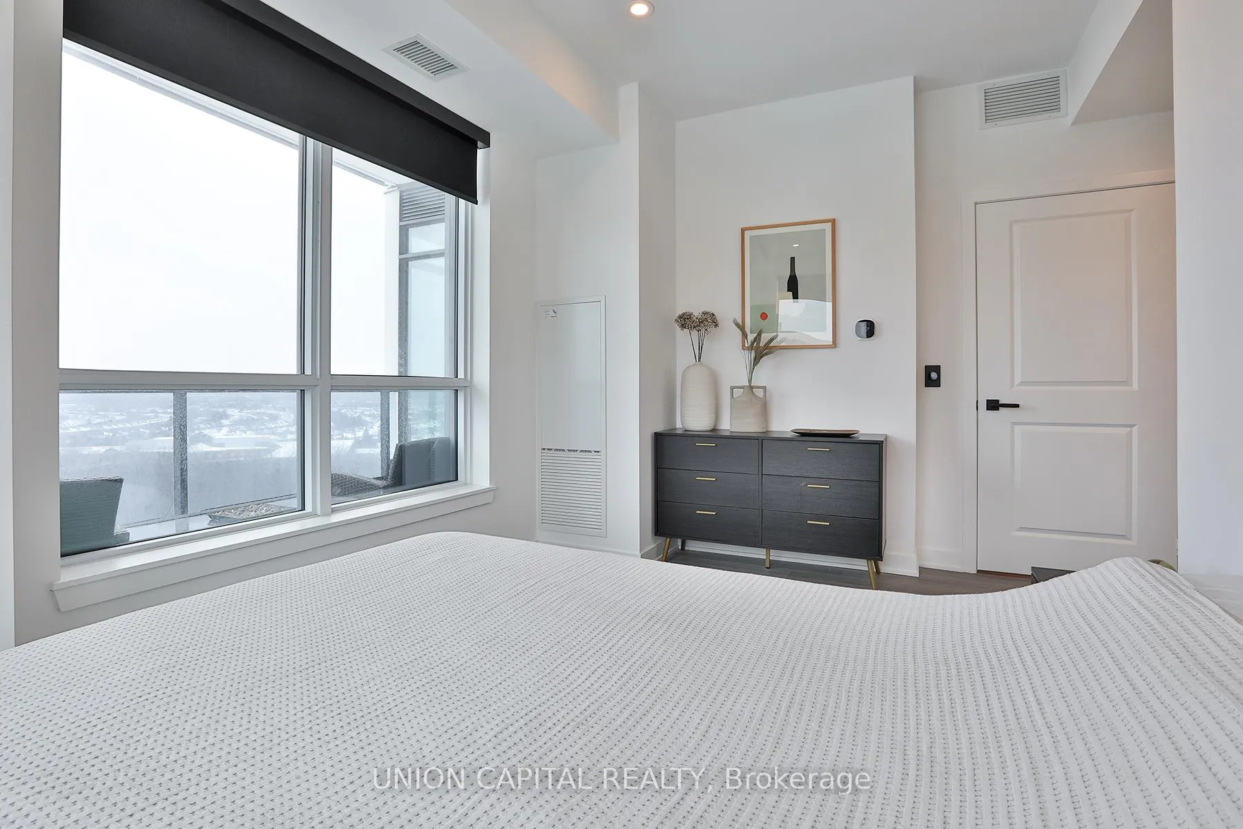 Photo 11 of Unit 1002, 30 Upper Mall Way, Vaughan, Brownridge — HOMEH