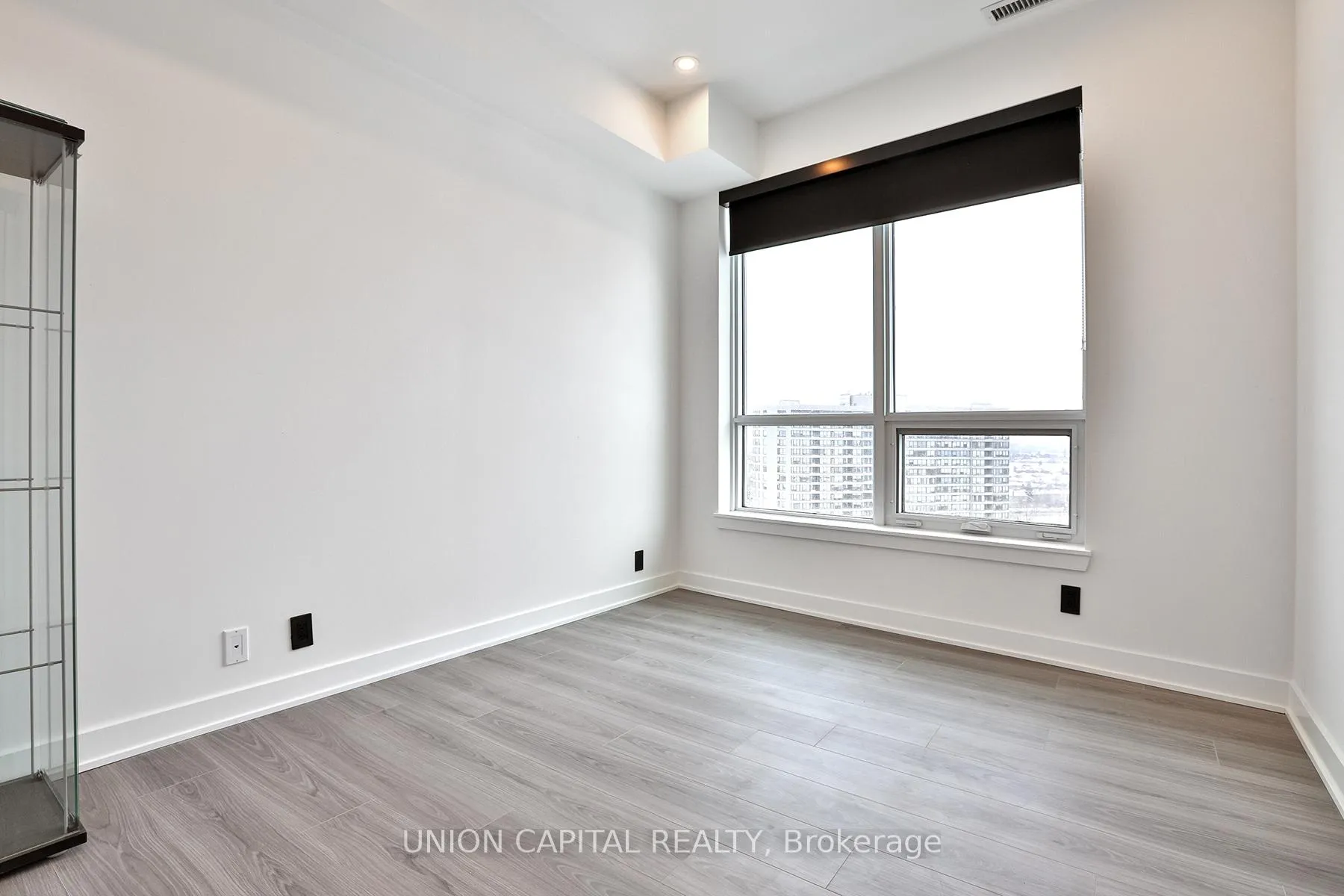 Photo 14 of Unit 1002, 30 Upper Mall Way, Vaughan, Brownridge — HOMEH