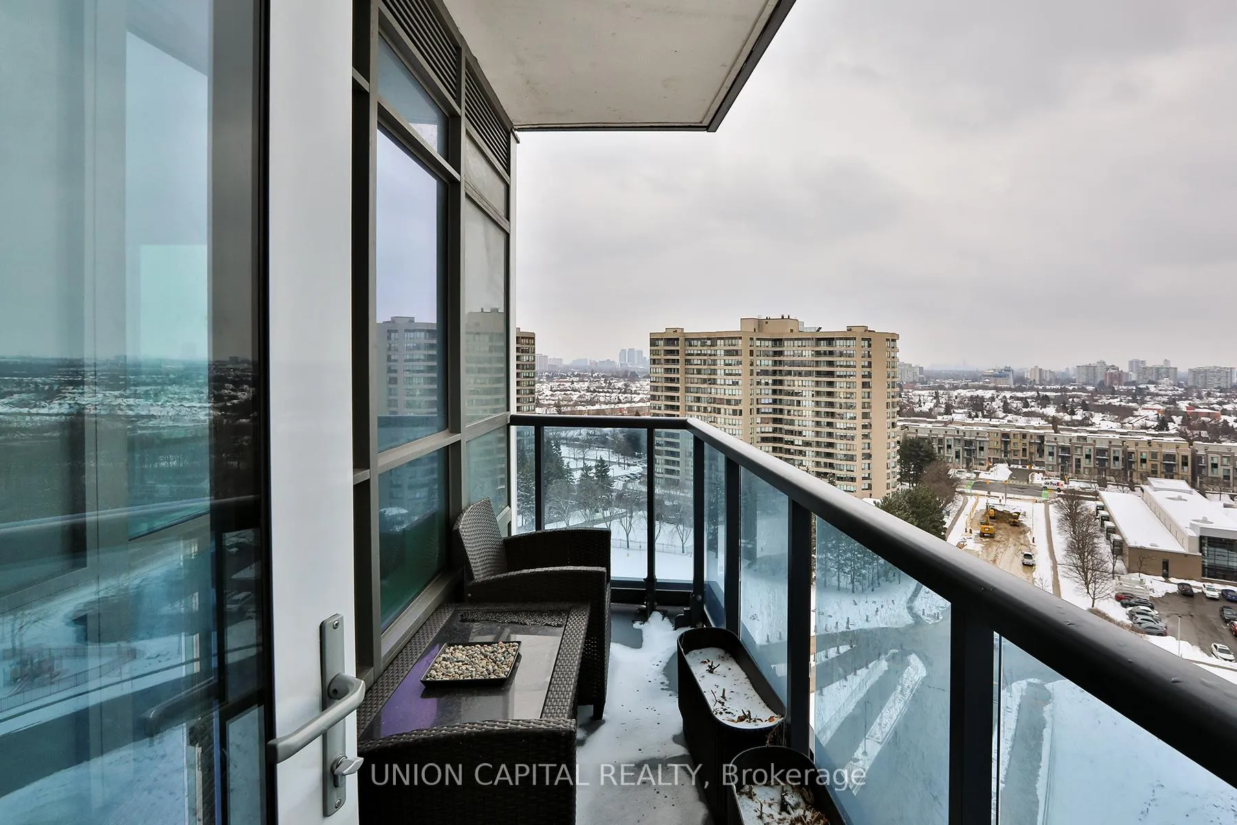 Photo 17 of Unit 1002, 30 Upper Mall Way, Vaughan, Brownridge — HOMEH