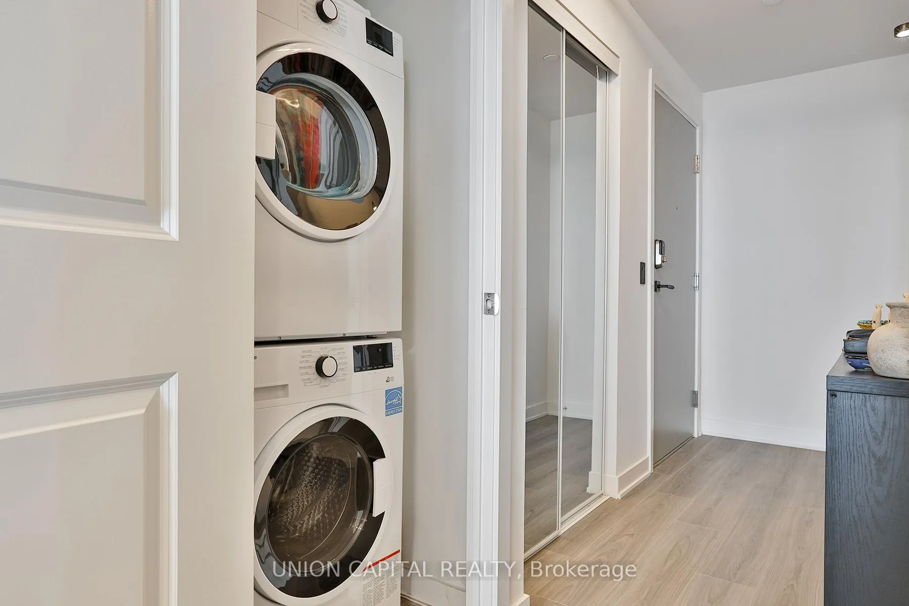 Photo 18 of Unit 1002, 30 Upper Mall Way, Vaughan, Brownridge — HOMEH