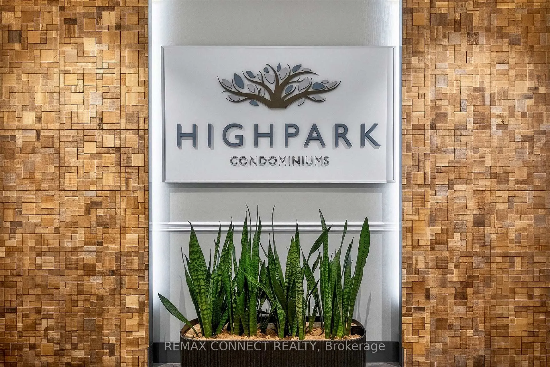 Photo 3 of Unit LPH4, 1830 Bloor Street, Toronto, High Park North — HOMEH