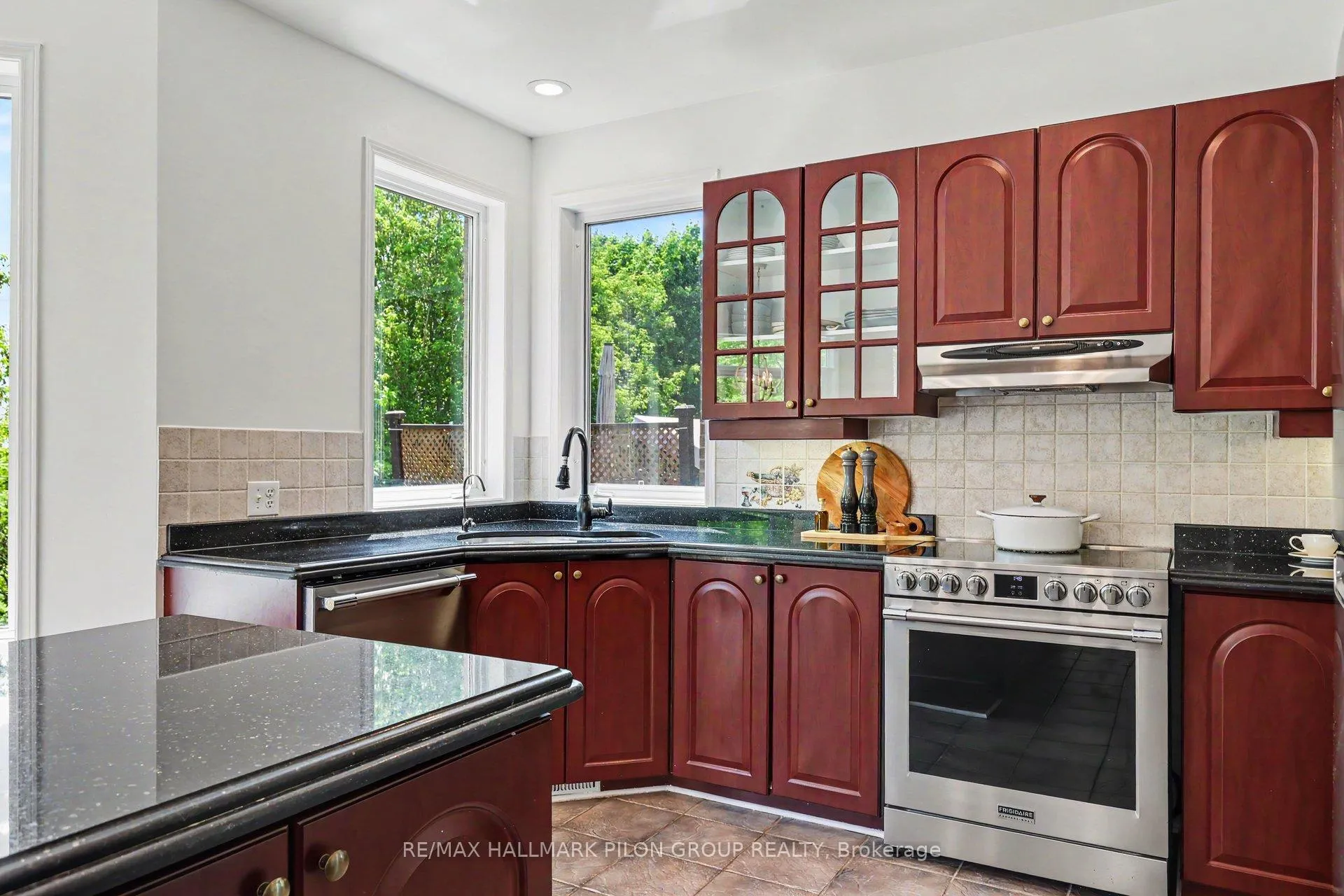 Photo 8 of 2159 Blue Willow Crescent, Ottawa, Chapel Hill South - Orleans Village — HOMEH