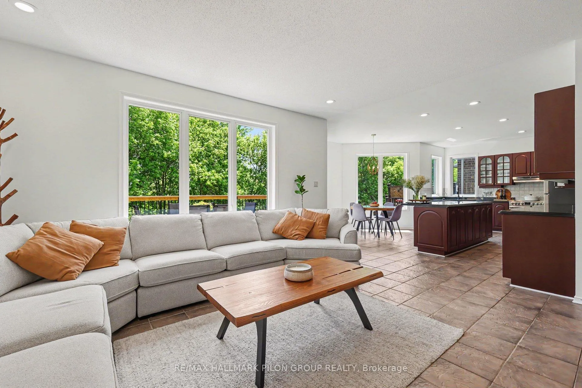 Photo 10 of 2159 Blue Willow Crescent, Ottawa, Chapel Hill South - Orleans Village — HOMEH
