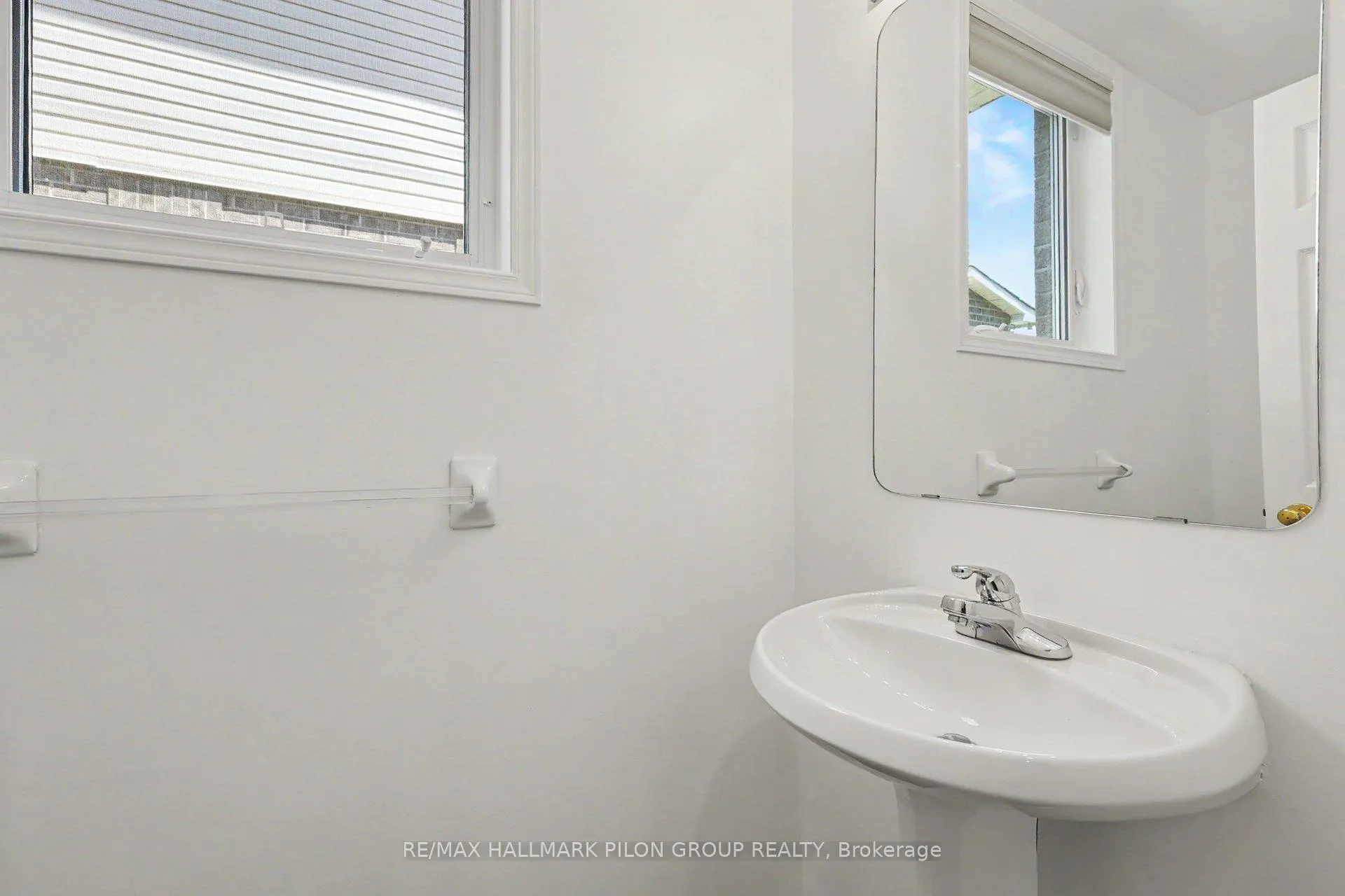 Photo 13 of 2159 Blue Willow Crescent, Ottawa, Chapel Hill South - Orleans Village — HOMEH