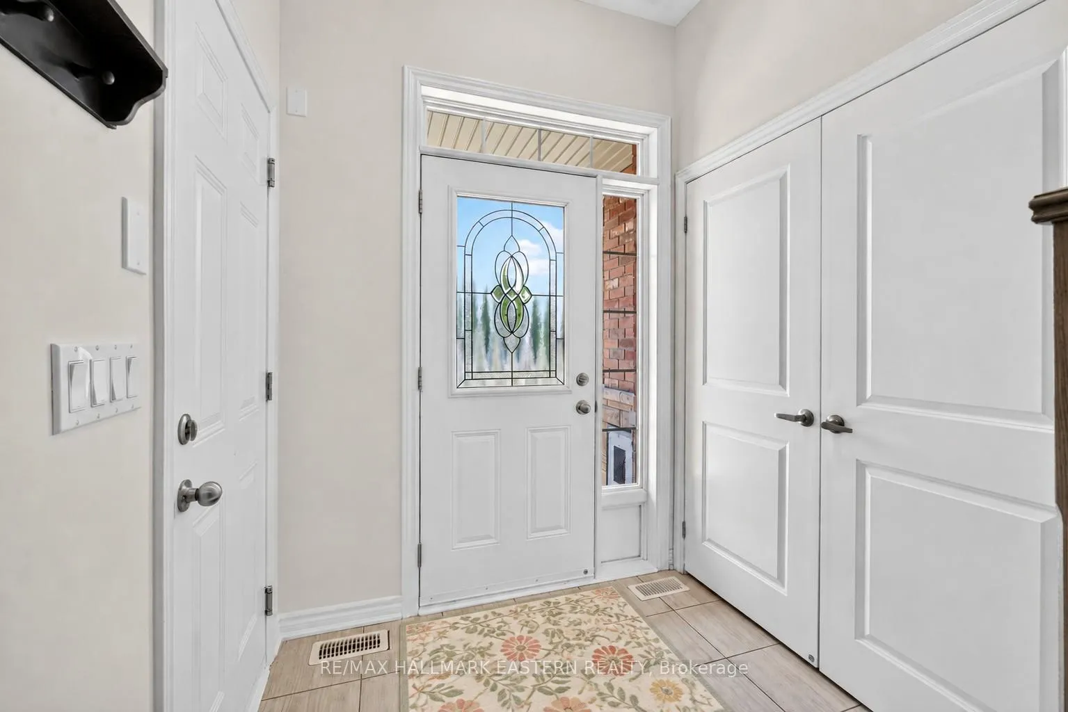 Photo 3 of 31 Elmhurst Street, Scugog, Port Perry — HOMEH
