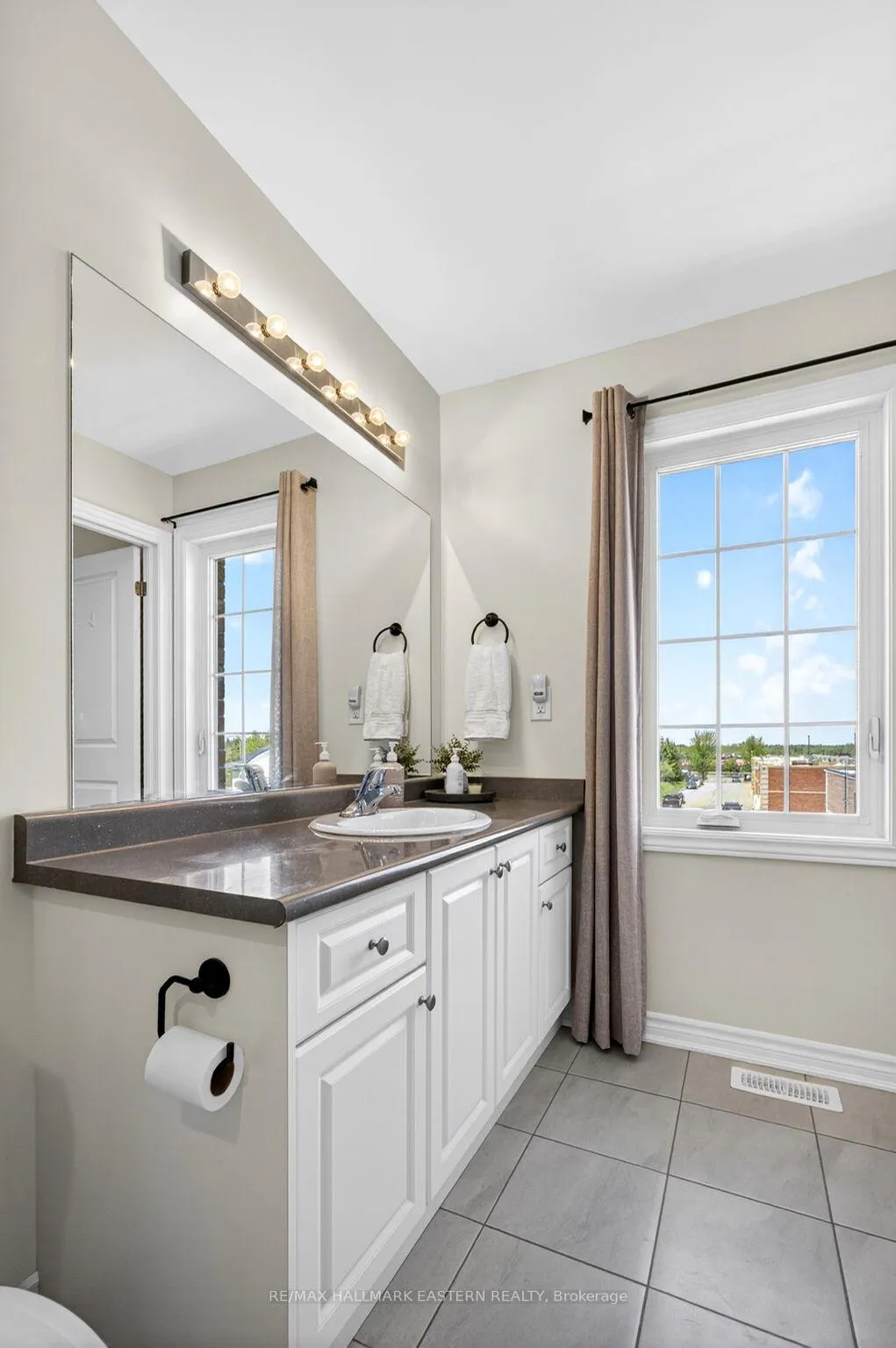 Photo 17 of 31 Elmhurst Street, Scugog, Port Perry — HOMEH