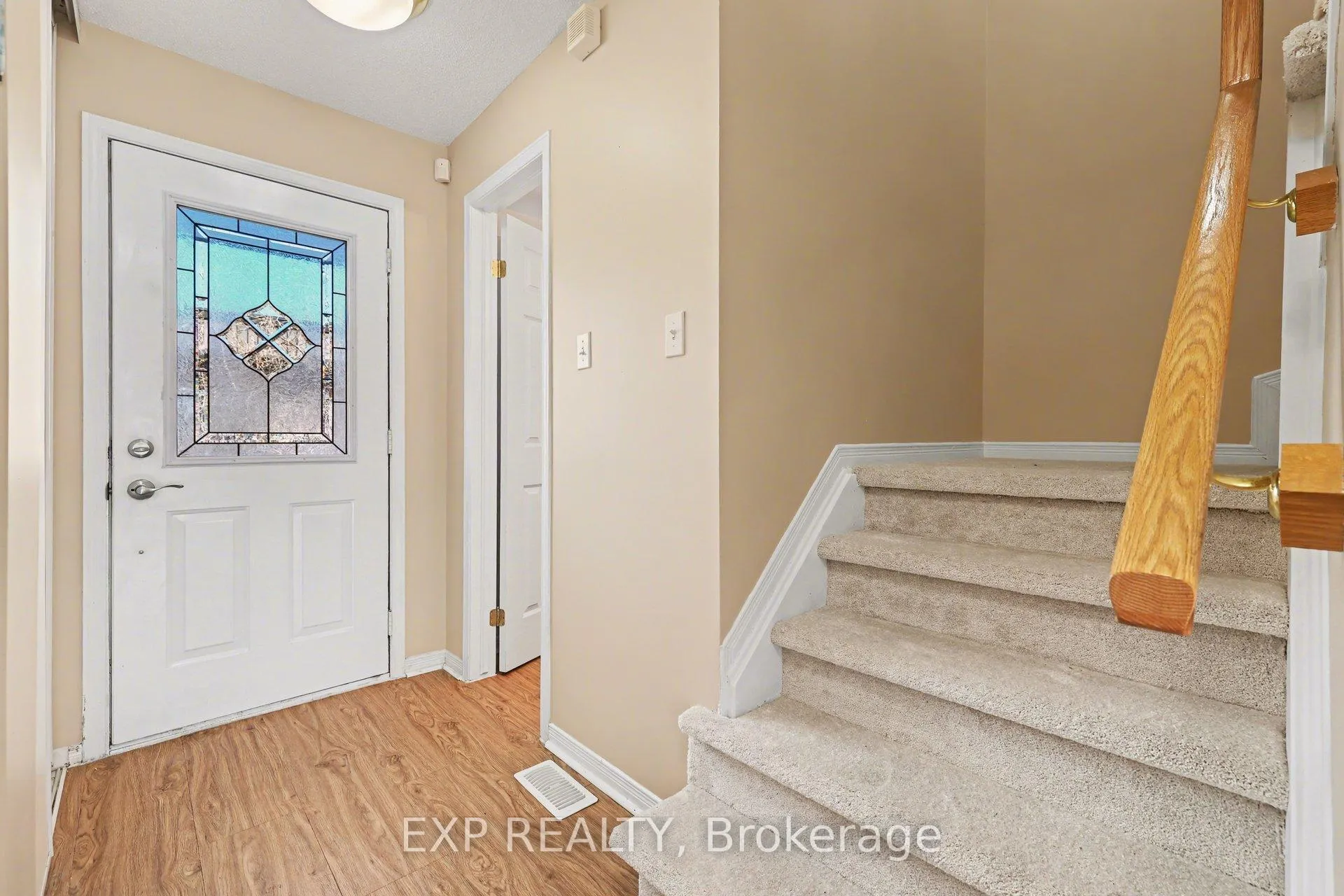 Photo 2 of 8 Barnaby Private, Ottawa, Overbrook/Castle Heights — HOMEH