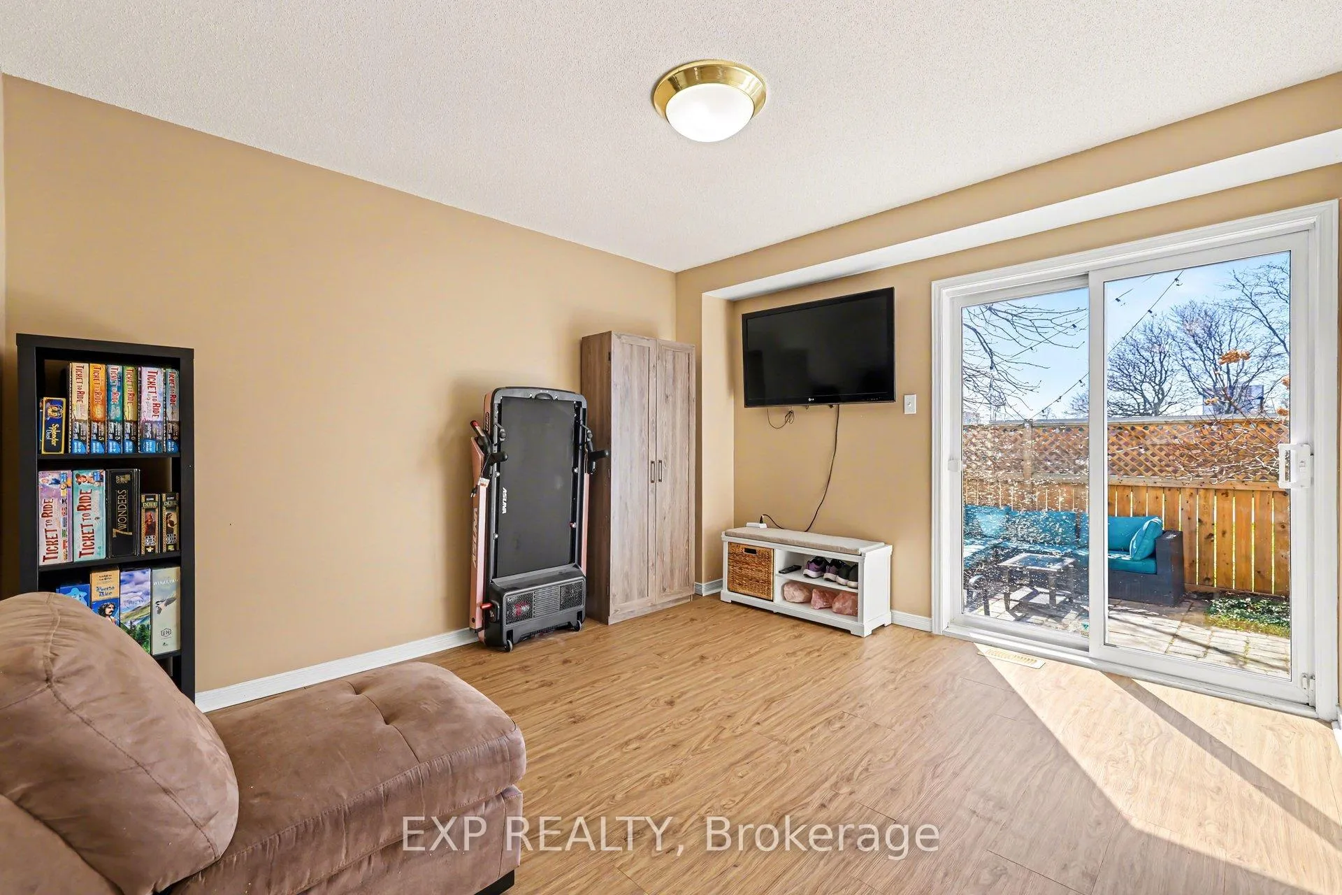 Photo 4 of 8 Barnaby Private, Ottawa, Overbrook/Castle Heights — HOMEH