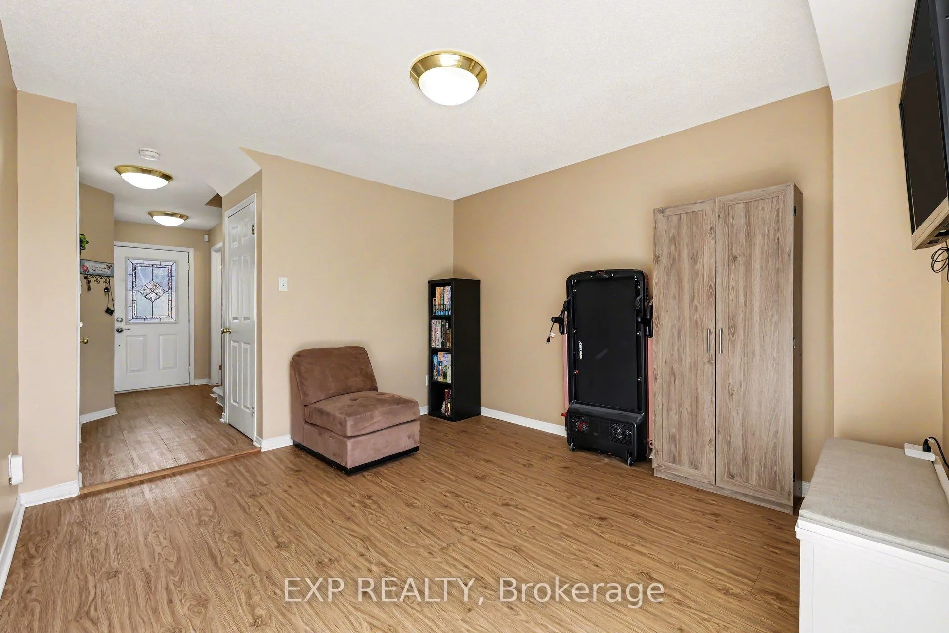 Photo 5 of 8 Barnaby Private, Ottawa, Overbrook/Castle Heights — HOMEH
