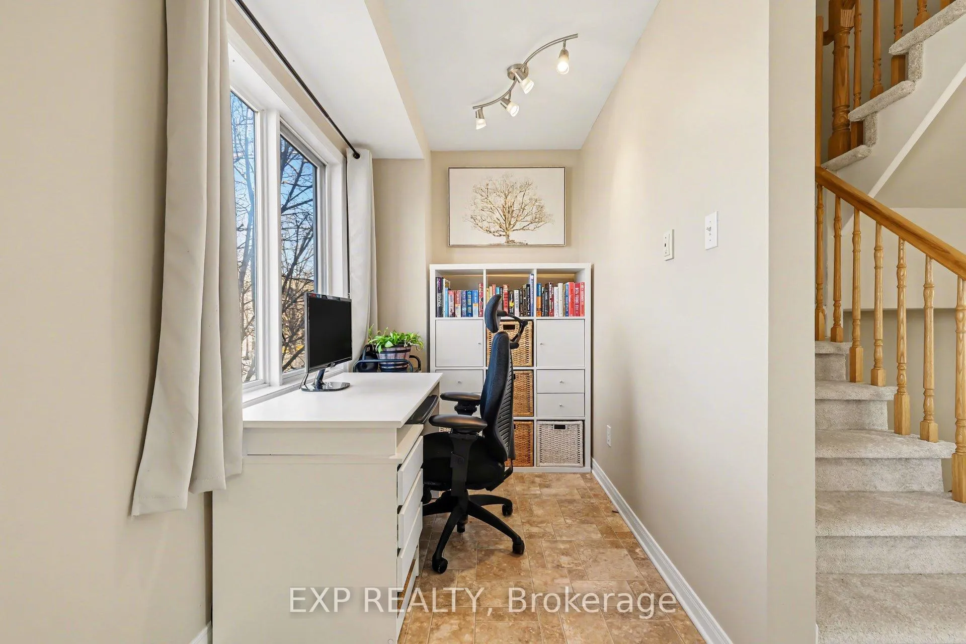 Photo 6 of 8 Barnaby Private, Ottawa, Overbrook/Castle Heights — HOMEH