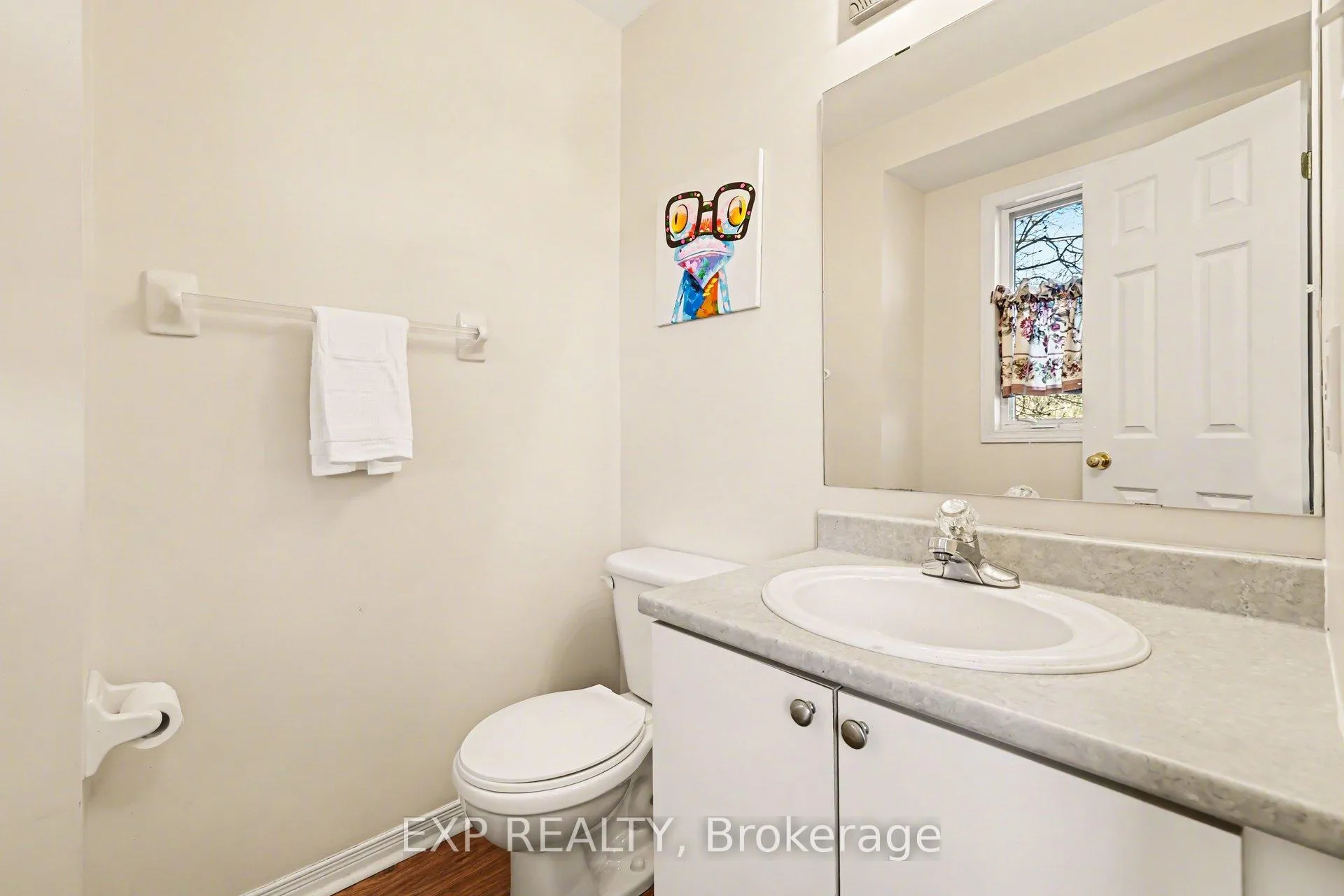 Photo 7 of 8 Barnaby Private, Ottawa, Overbrook/Castle Heights — HOMEH