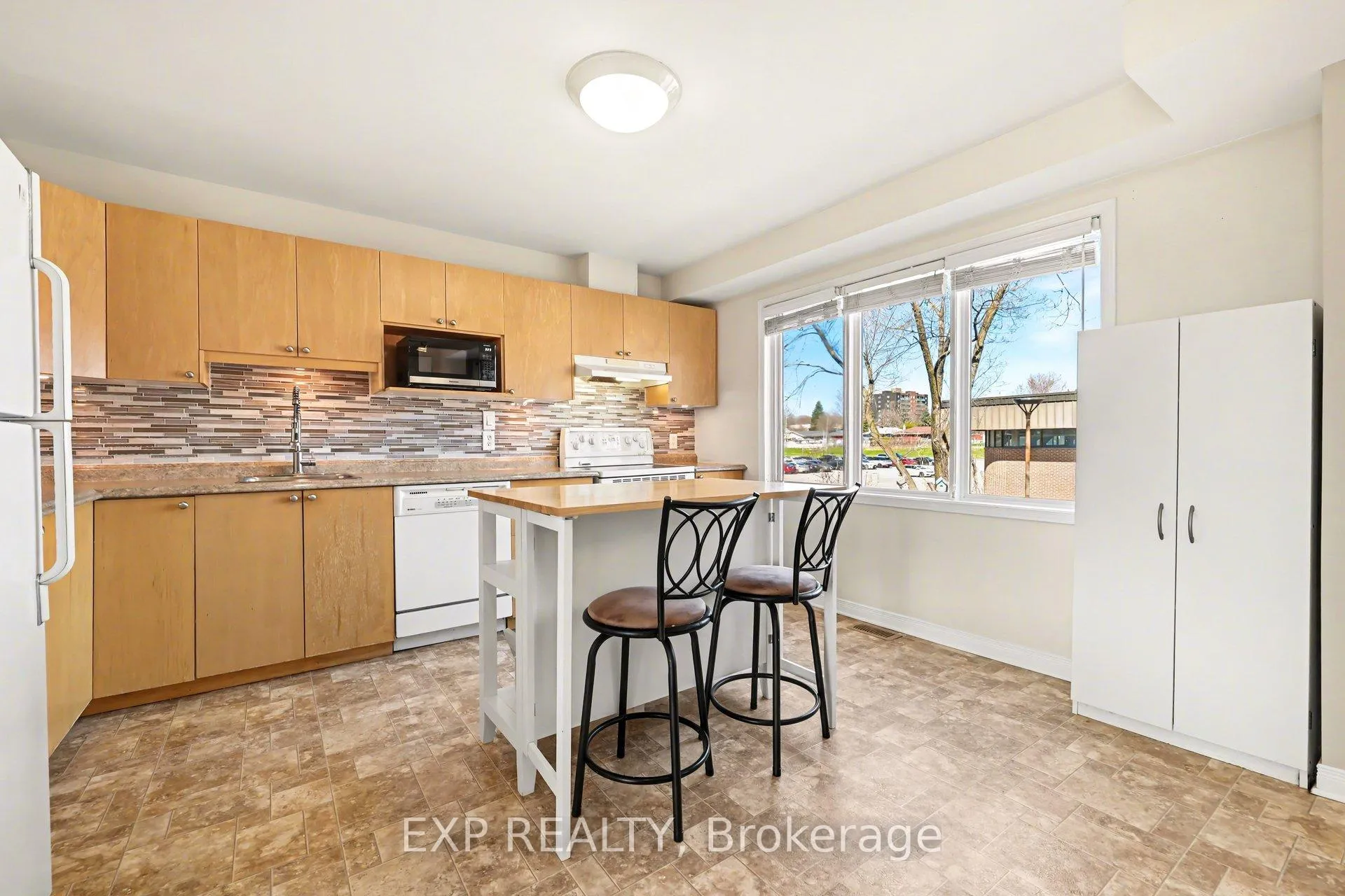 Photo 13 of 8 Barnaby Private, Ottawa, Overbrook/Castle Heights — HOMEH
