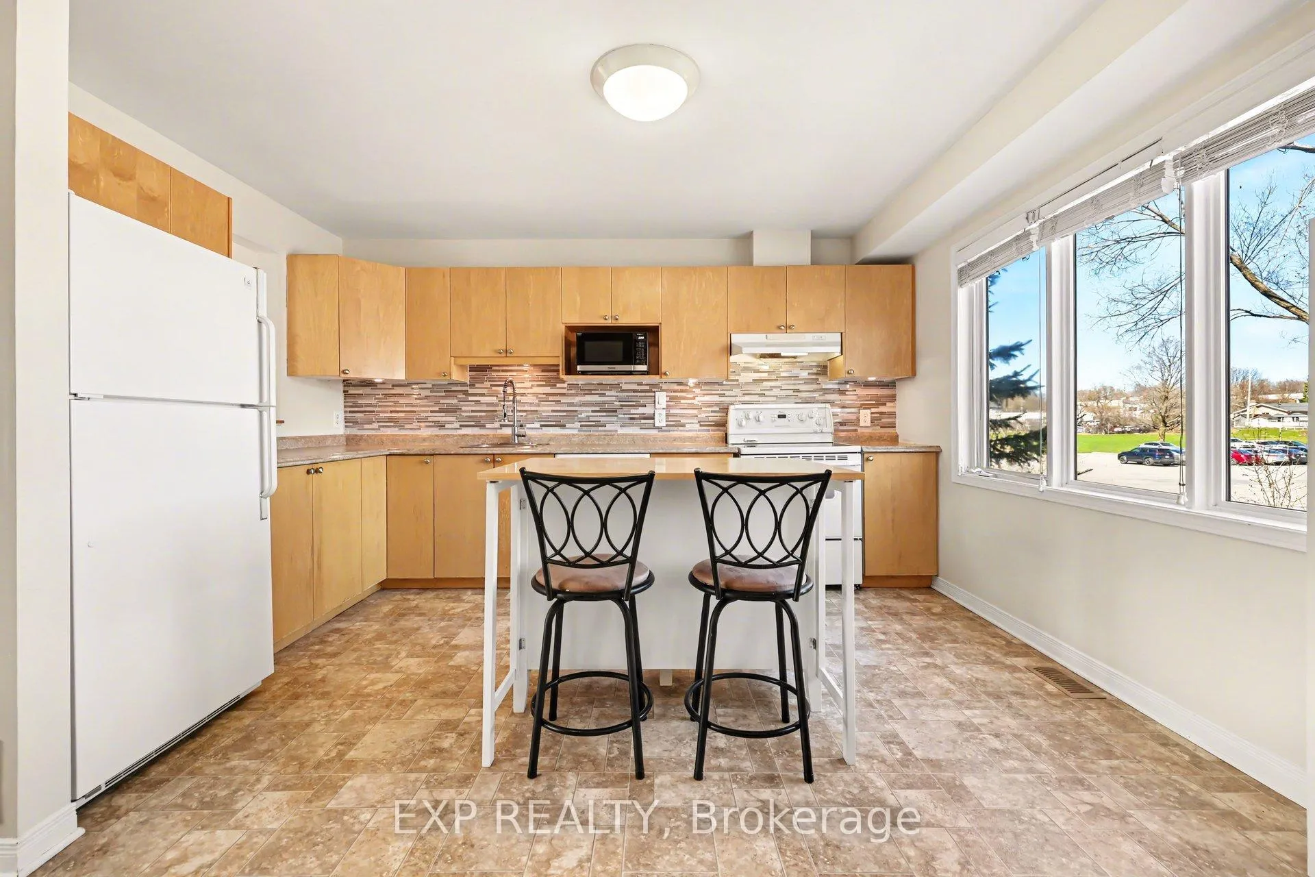 Photo 14 of 8 Barnaby Private, Ottawa, Overbrook/Castle Heights — HOMEH