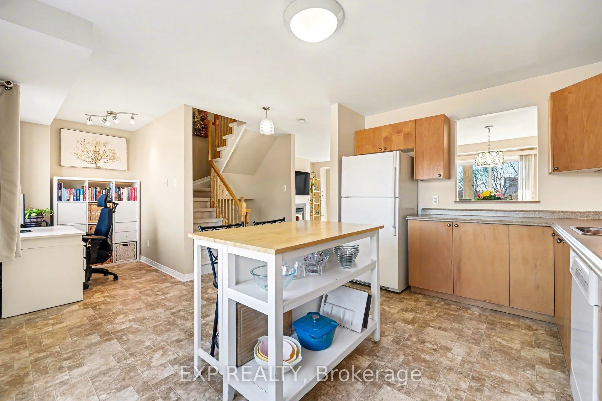 Photo 15 of 8 Barnaby Private, Ottawa, Overbrook/Castle Heights — HOMEH