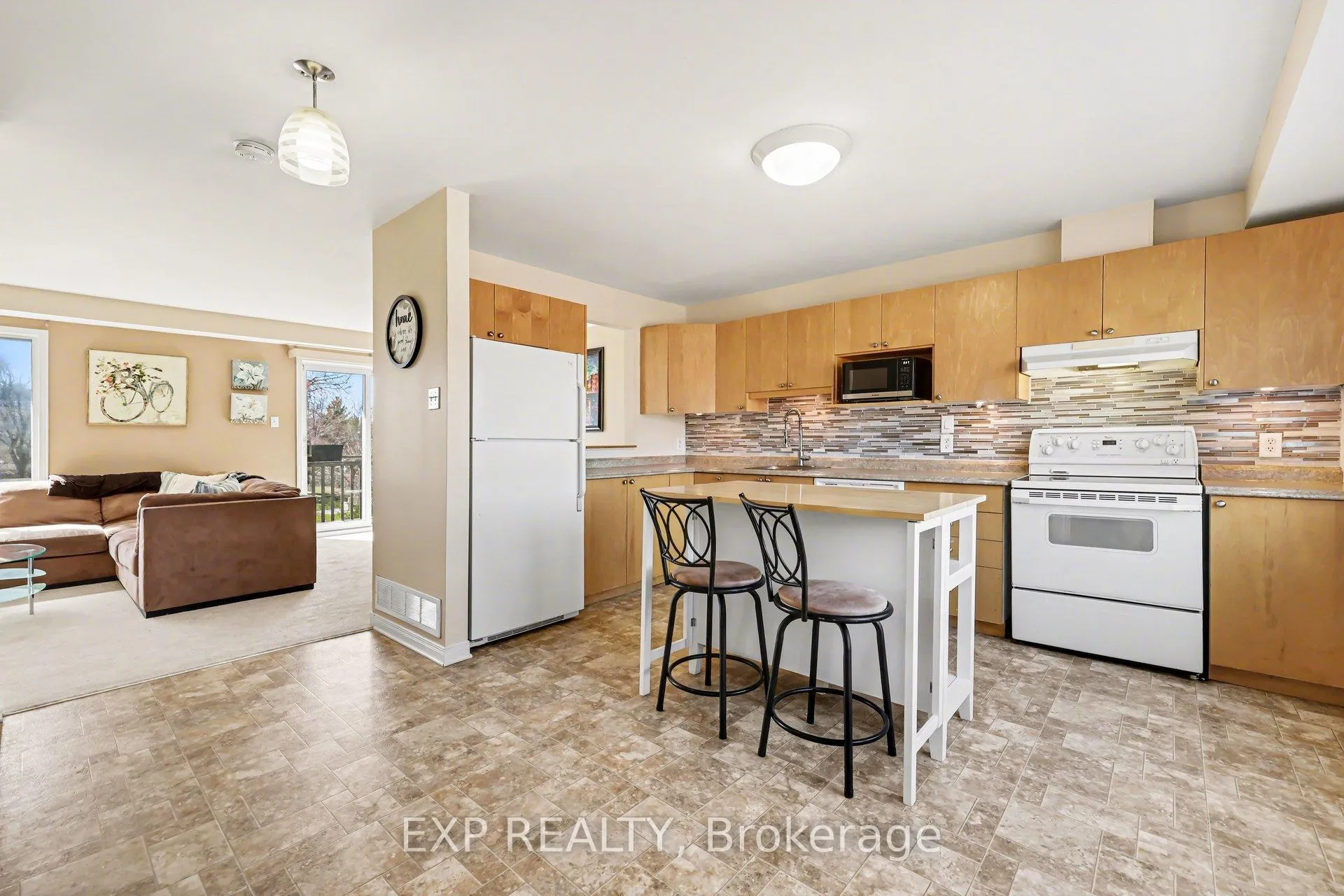 Photo 16 of 8 Barnaby Private, Ottawa, Overbrook/Castle Heights — HOMEH