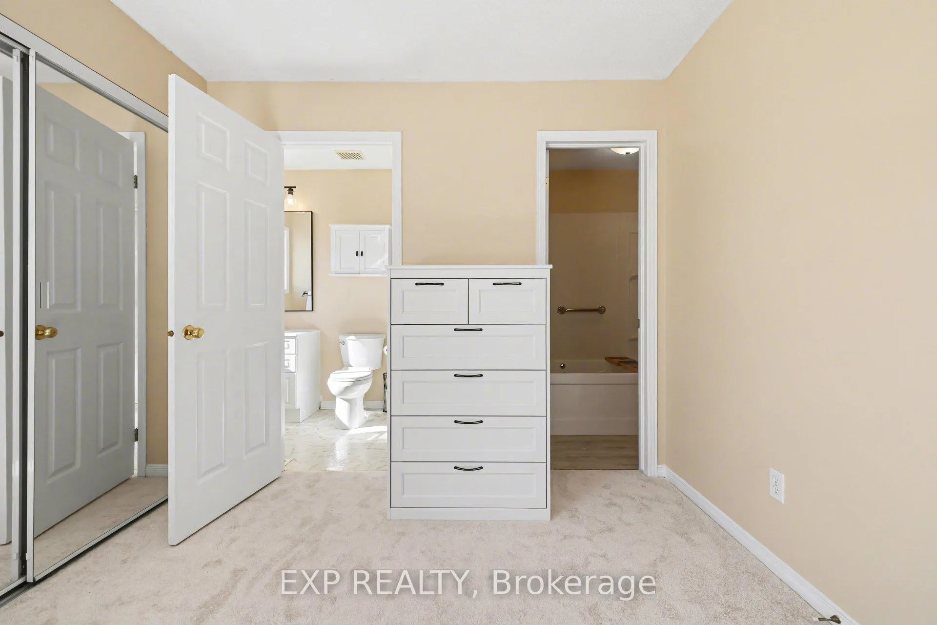 Photo 24 of 8 Barnaby Private, Ottawa, Overbrook/Castle Heights — HOMEH