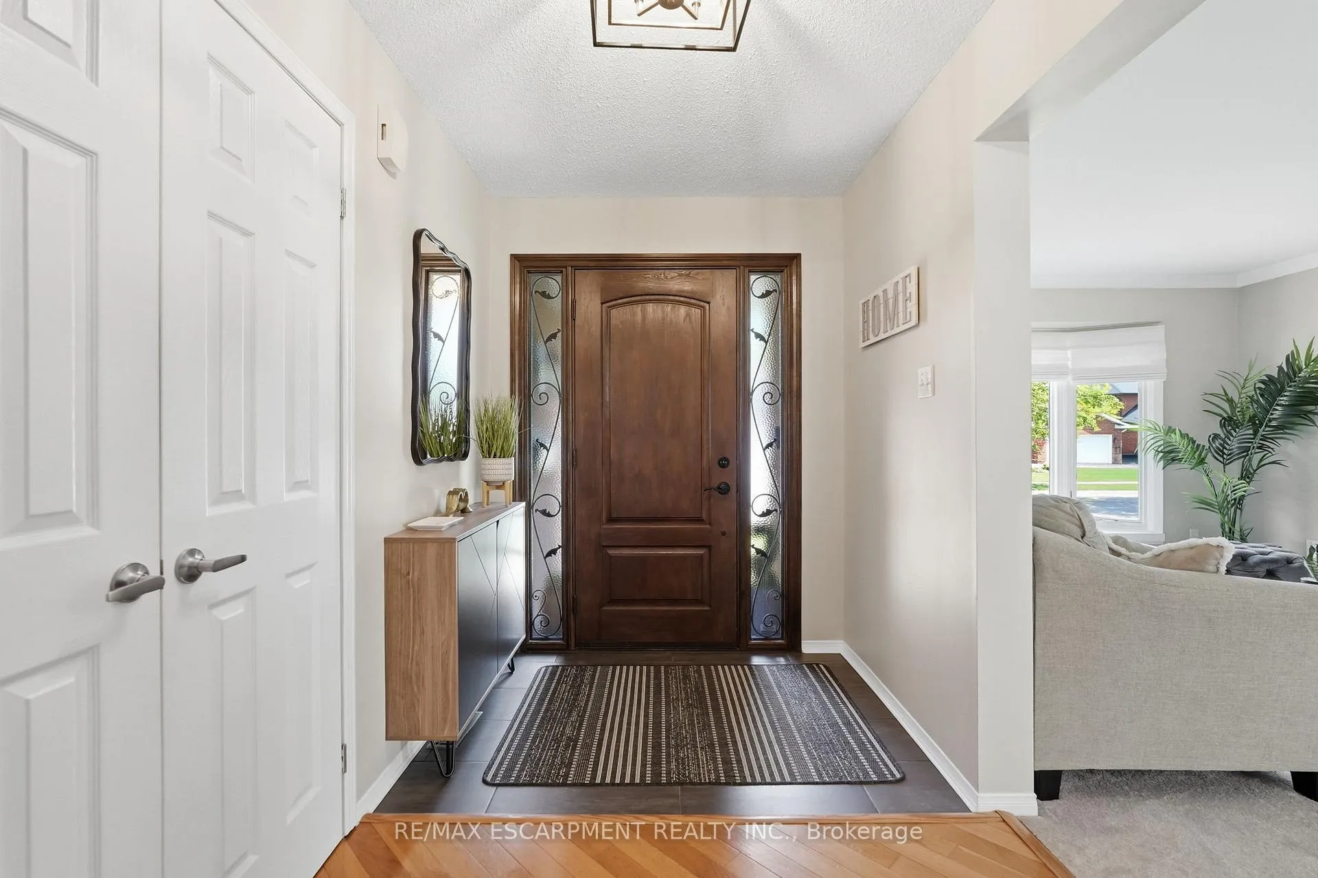 Photo 4 of 2418 Butternut Crescent, Burlington, Headon — HOMEH
