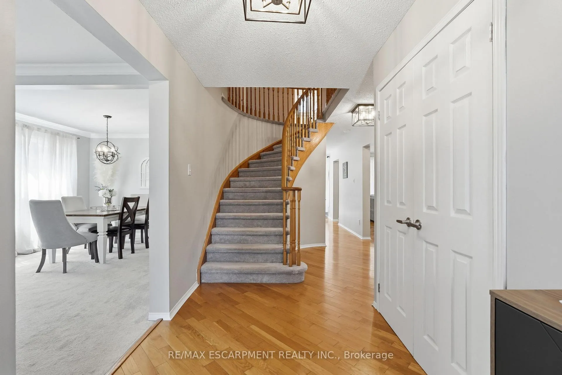 Photo 5 of 2418 Butternut Crescent, Burlington, Headon — HOMEH