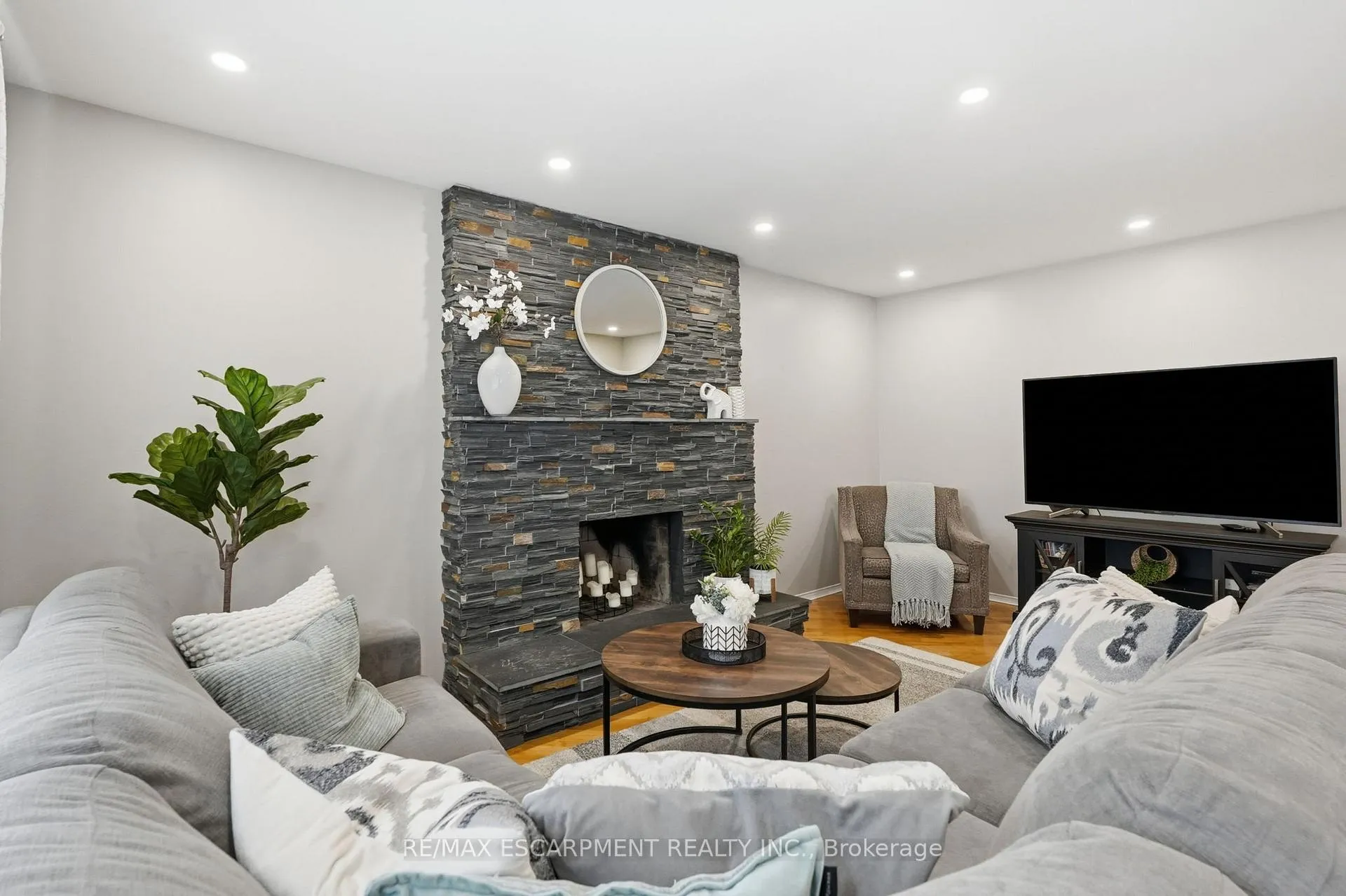 Photo 16 of 2418 Butternut Crescent, Burlington, Headon — HOMEH