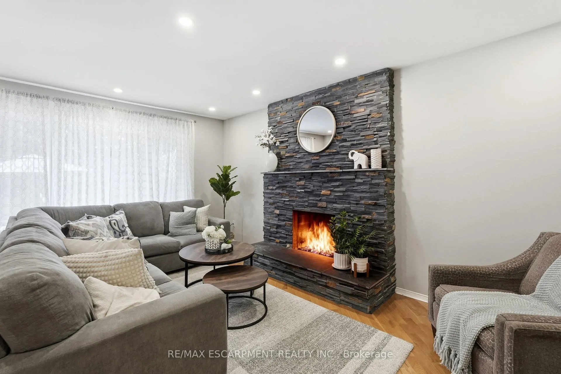 Photo 17 of 2418 Butternut Crescent, Burlington, Headon — HOMEH