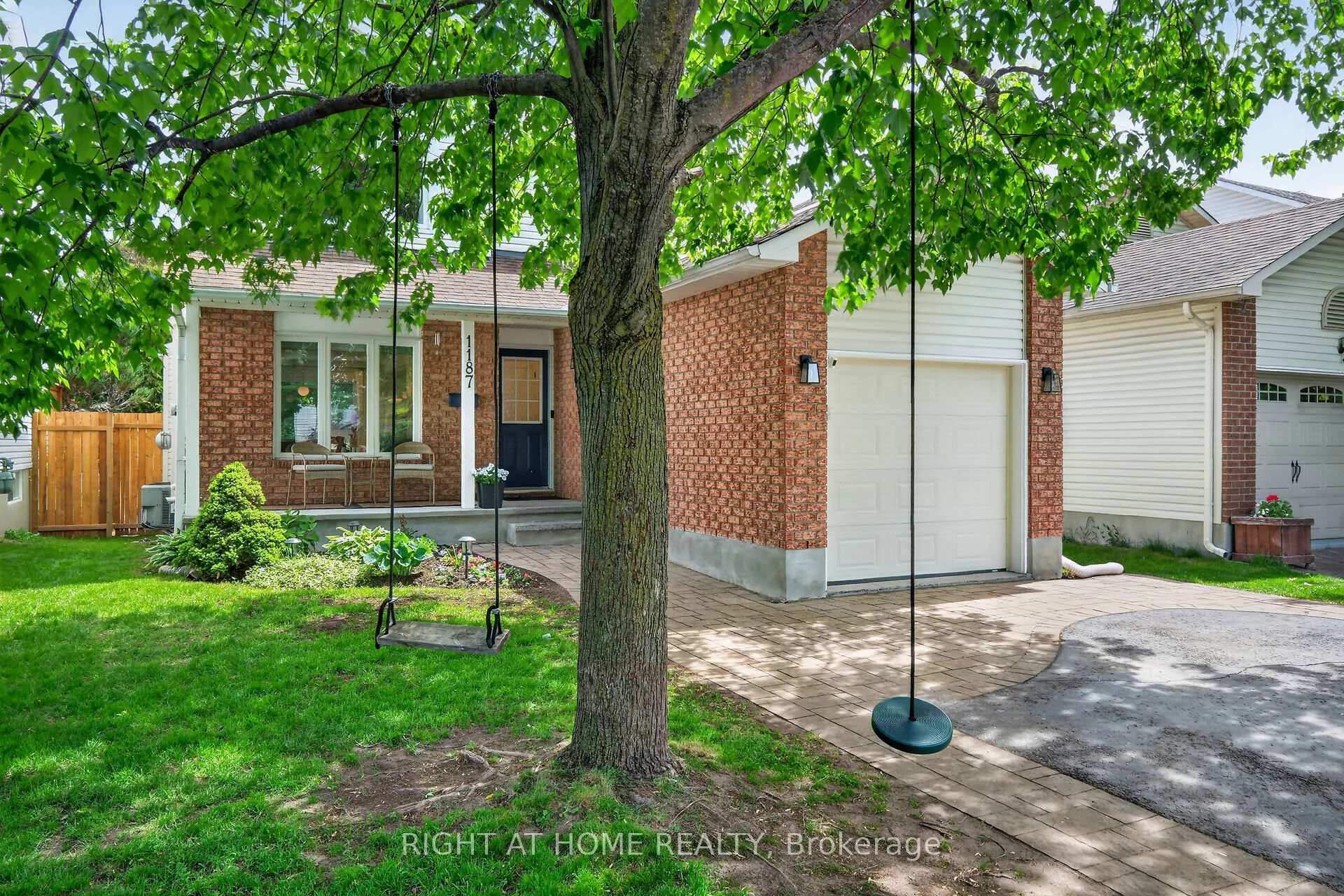 Photo 2 of 1187 Whiterock Street, Ottawa, Carson Grove — HOMEH