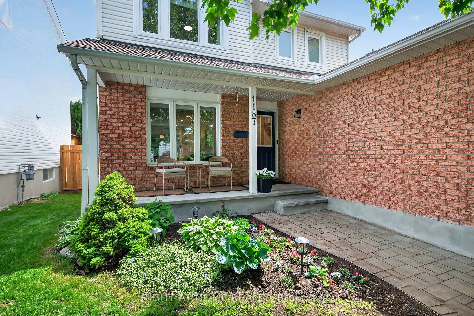 Photo 3 of 1187 Whiterock Street, Ottawa, Carson Grove — HOMEH