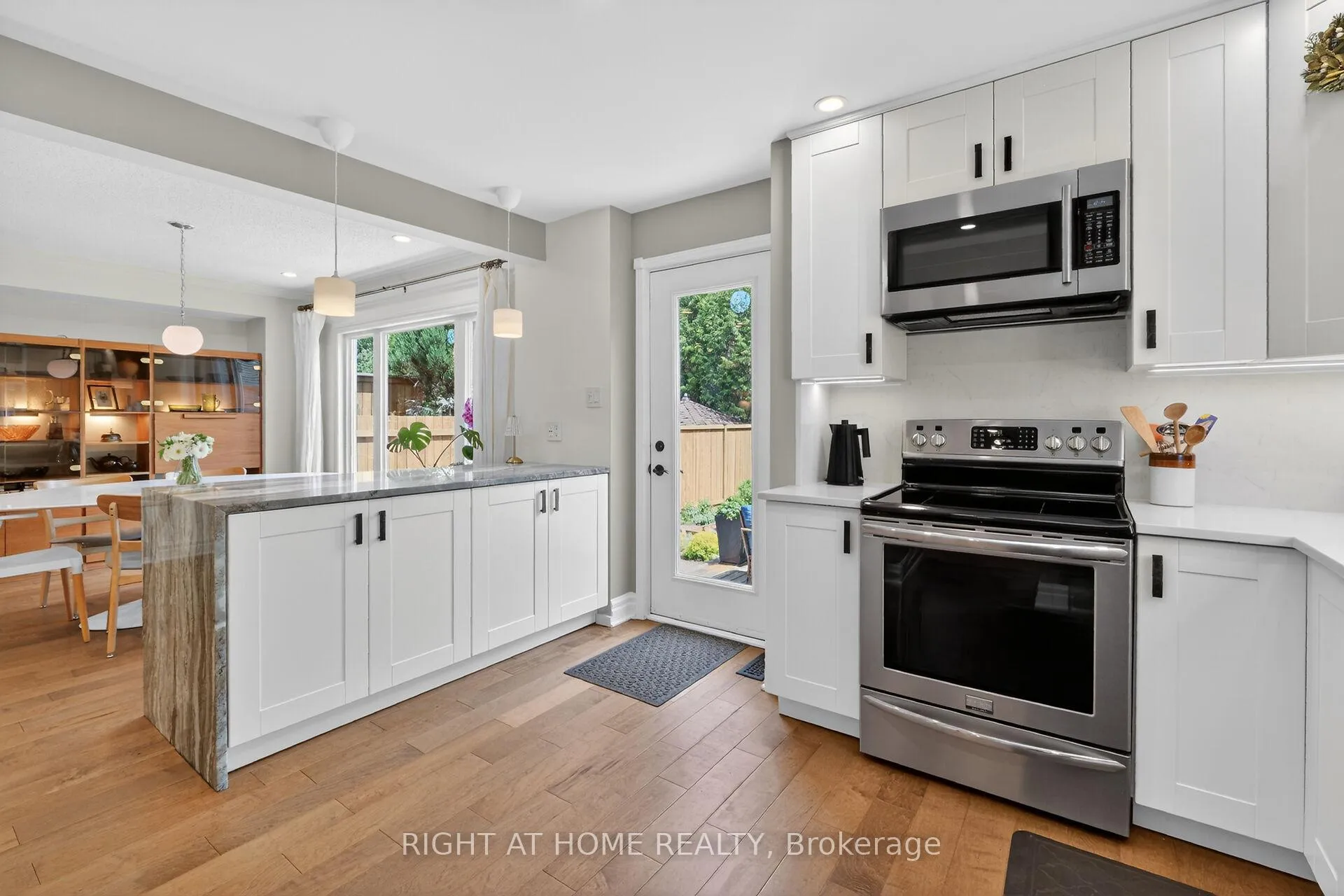 Photo 19 of 1187 Whiterock Street, Ottawa, Carson Grove — HOMEH